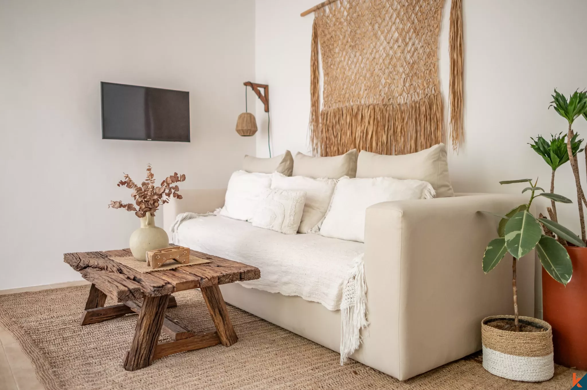 Modern Tropical Villa with Private Pool in Tiying Tutul