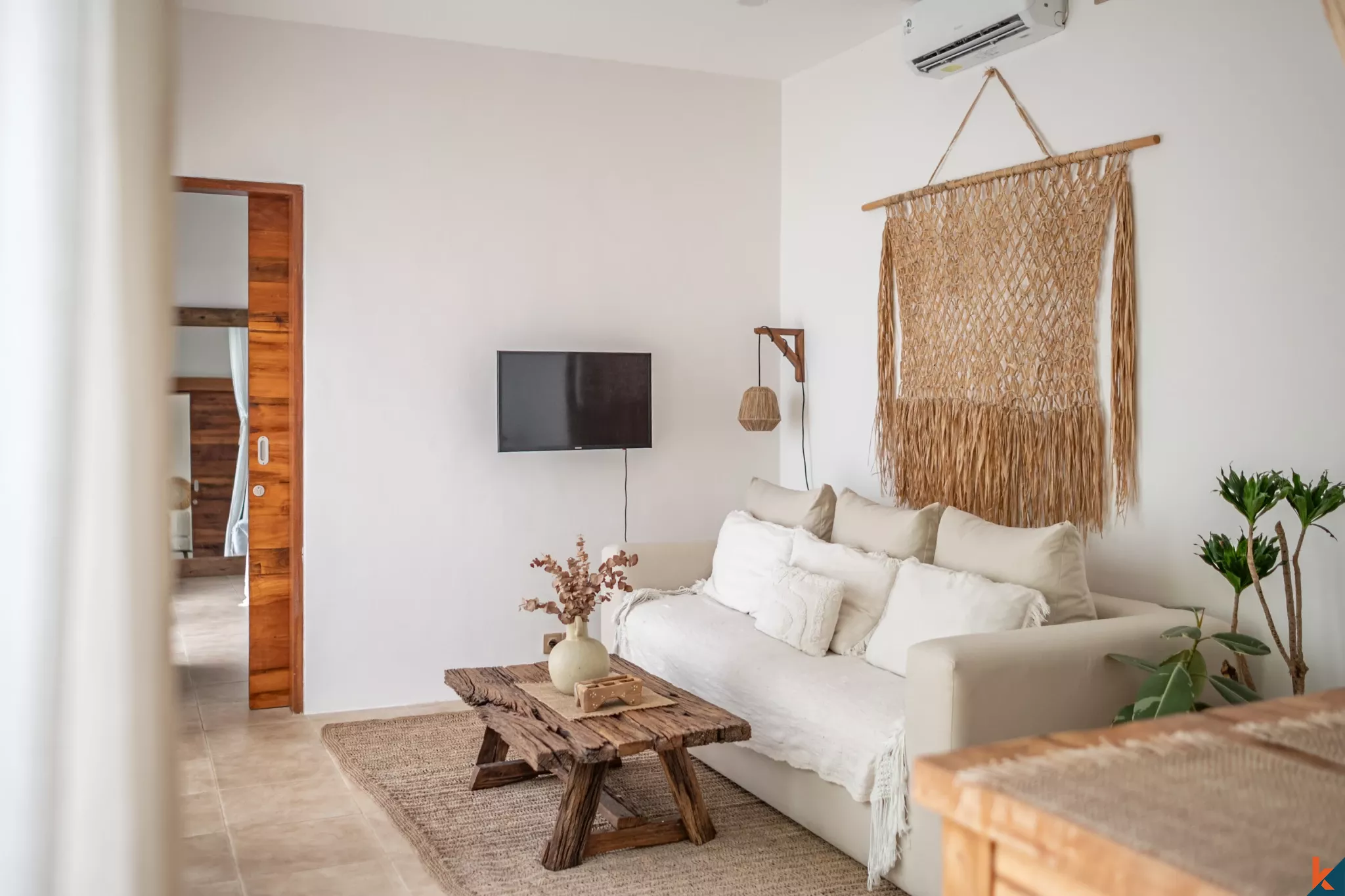 Modern Tropical Villa with Private Pool in Tiying Tutul