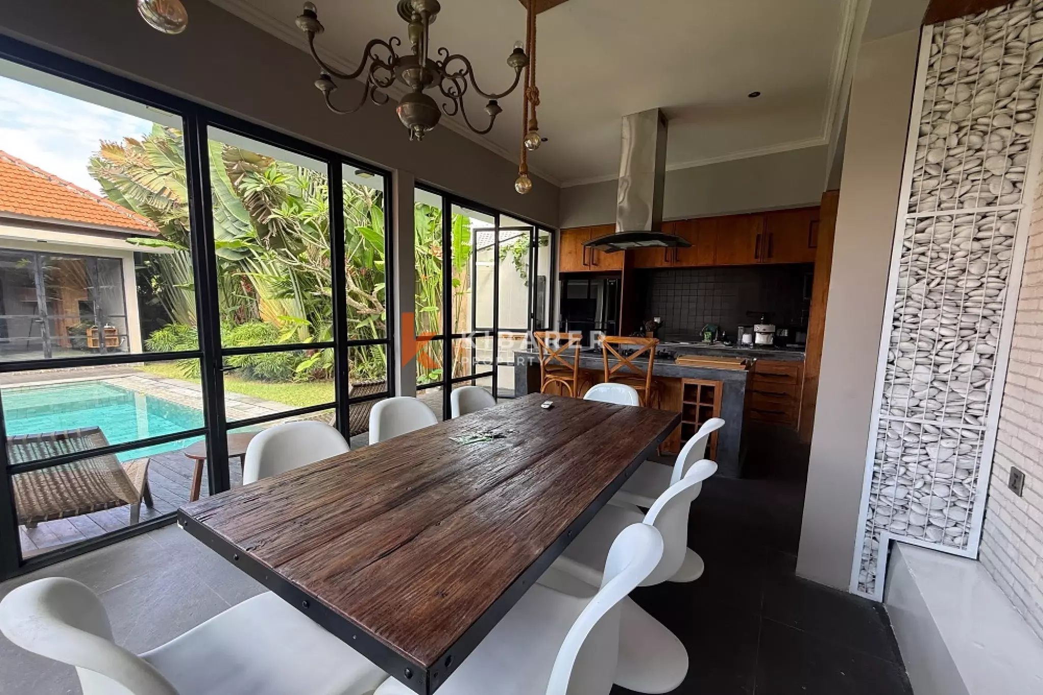 Villa Mewah Baru Tiga Kamar Tidur di Lokasi Utama Area Canggu