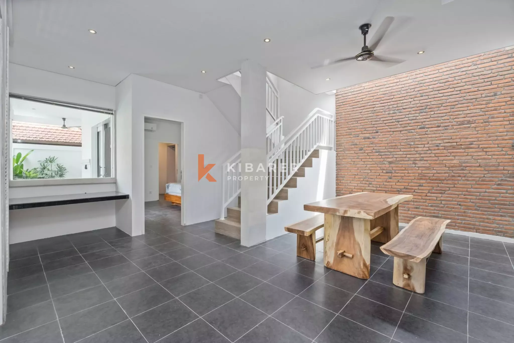 Villa Semi Furnished Tiga Kamar Tidur di Lokasi Strategis Legian–Seminyak