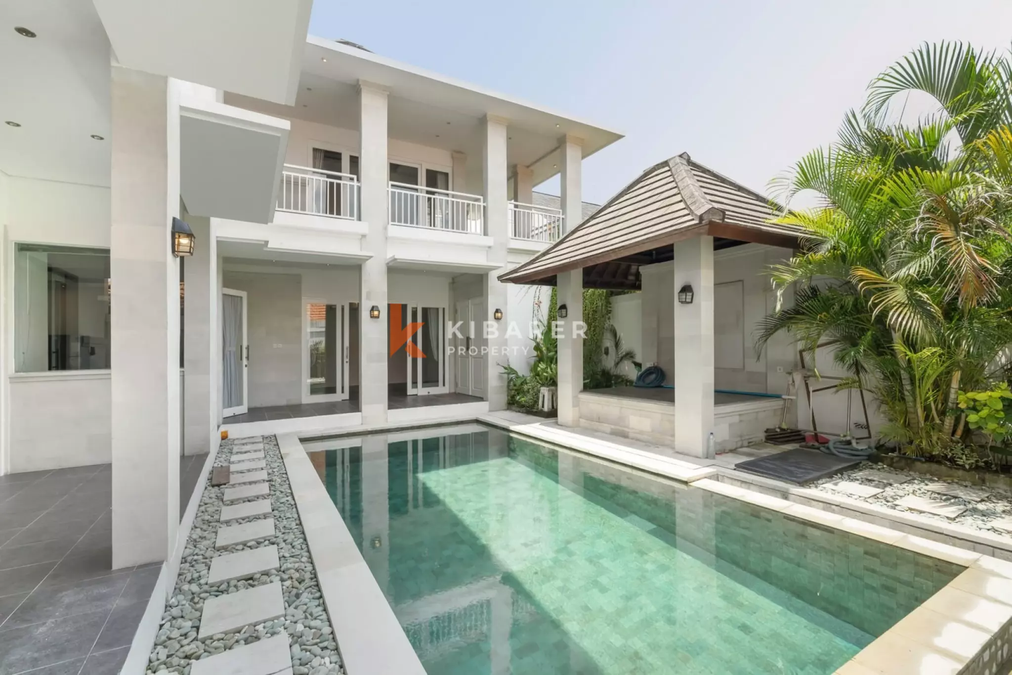 Villa Semi Furnished Tiga Kamar Tidur di Lokasi Strategis Legian–Seminyak