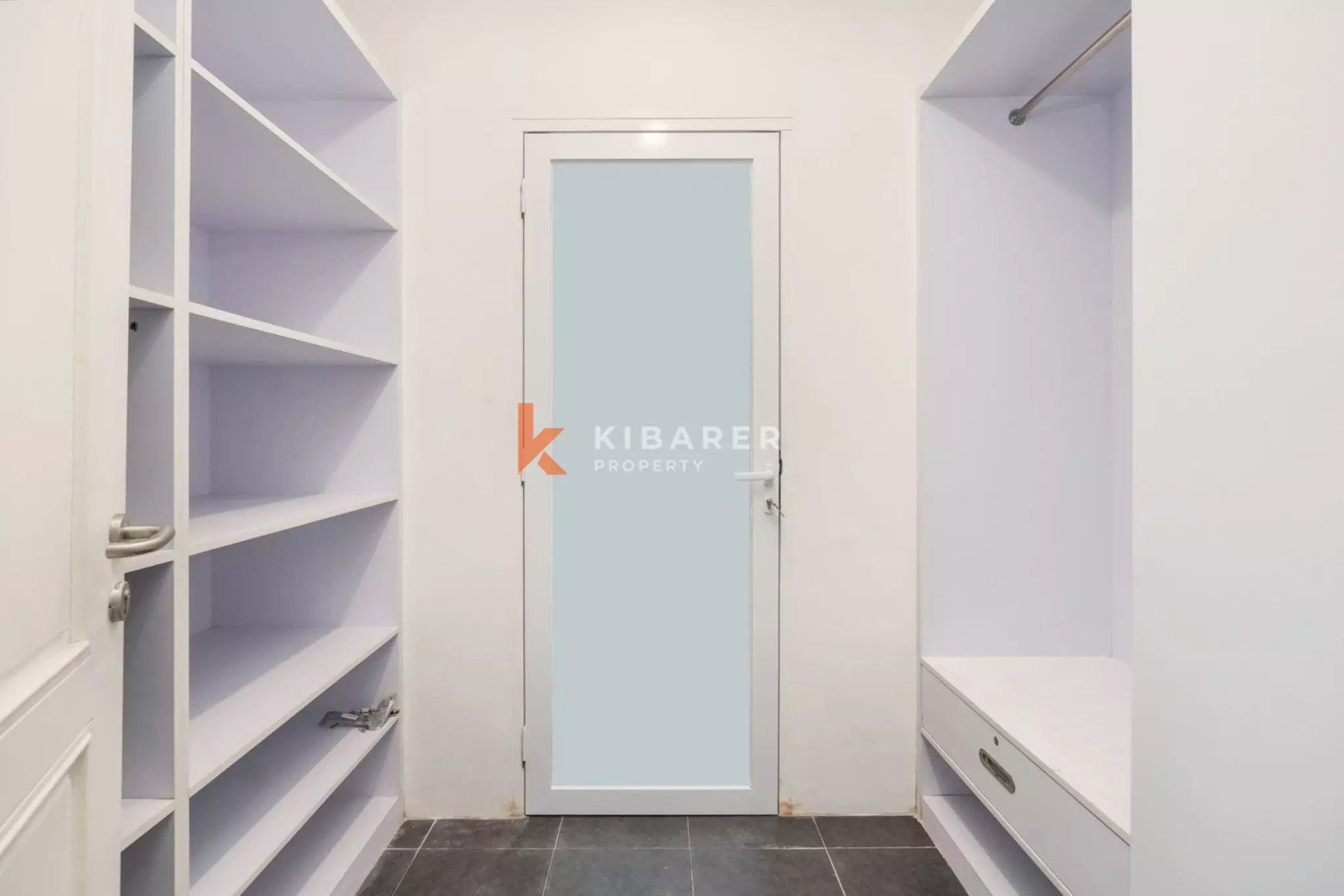 Villa Semi Furnished Tiga Kamar Tidur di Lokasi Strategis Legian–Seminyak