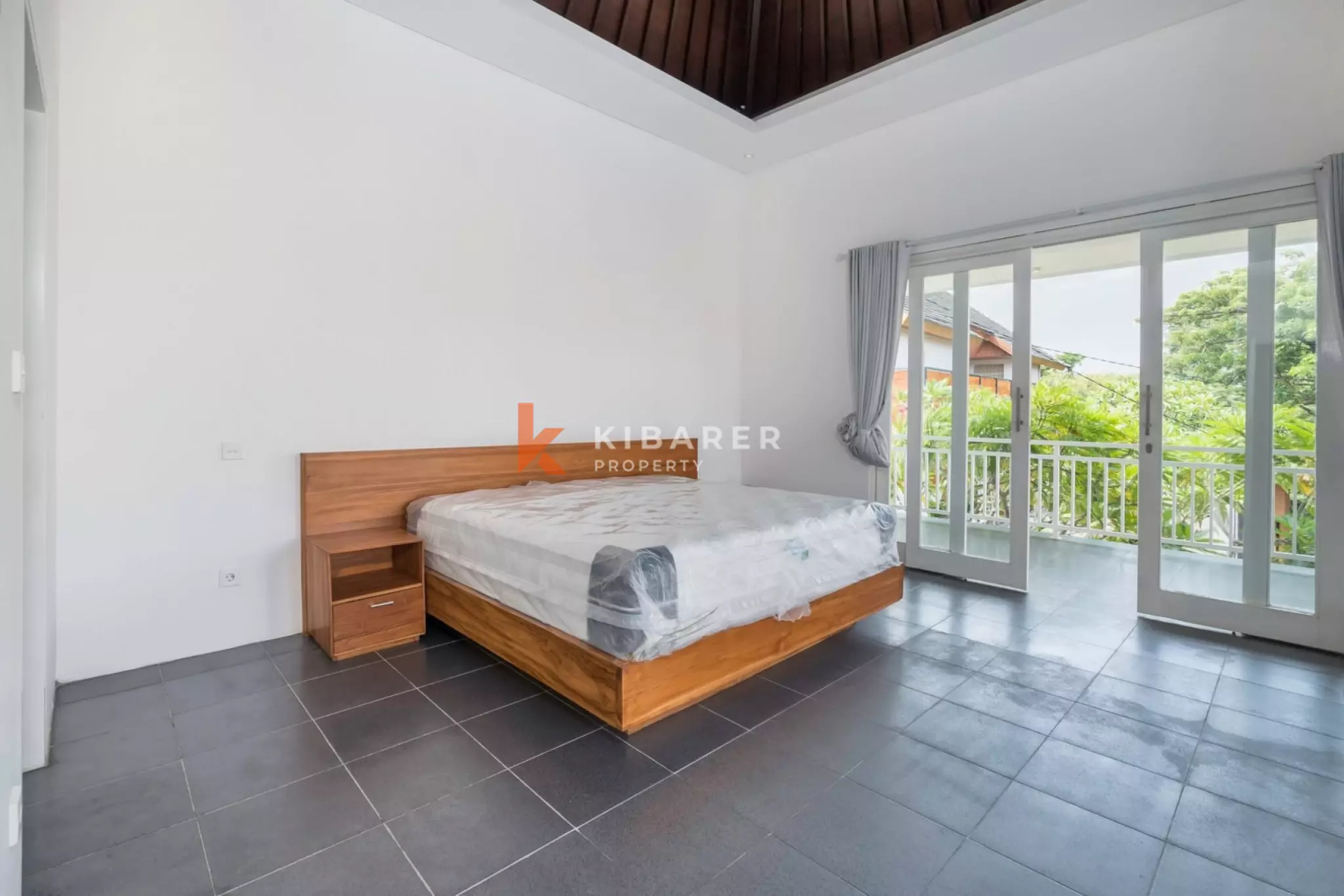Villa Semi Furnished Tiga Kamar Tidur di Lokasi Strategis Legian–Seminyak