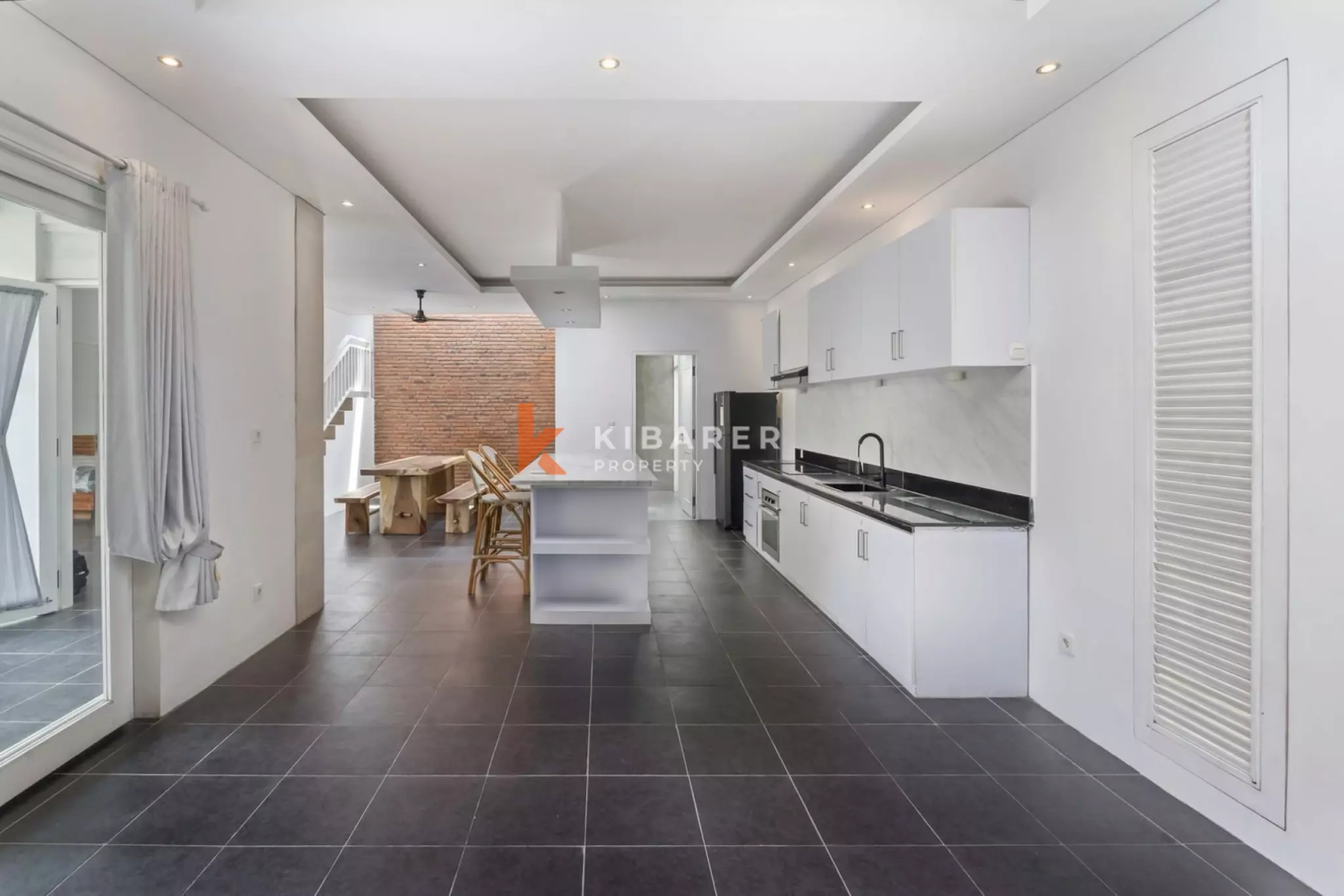 Villa Semi Furnished Tiga Kamar Tidur di Lokasi Strategis Legian–Seminyak