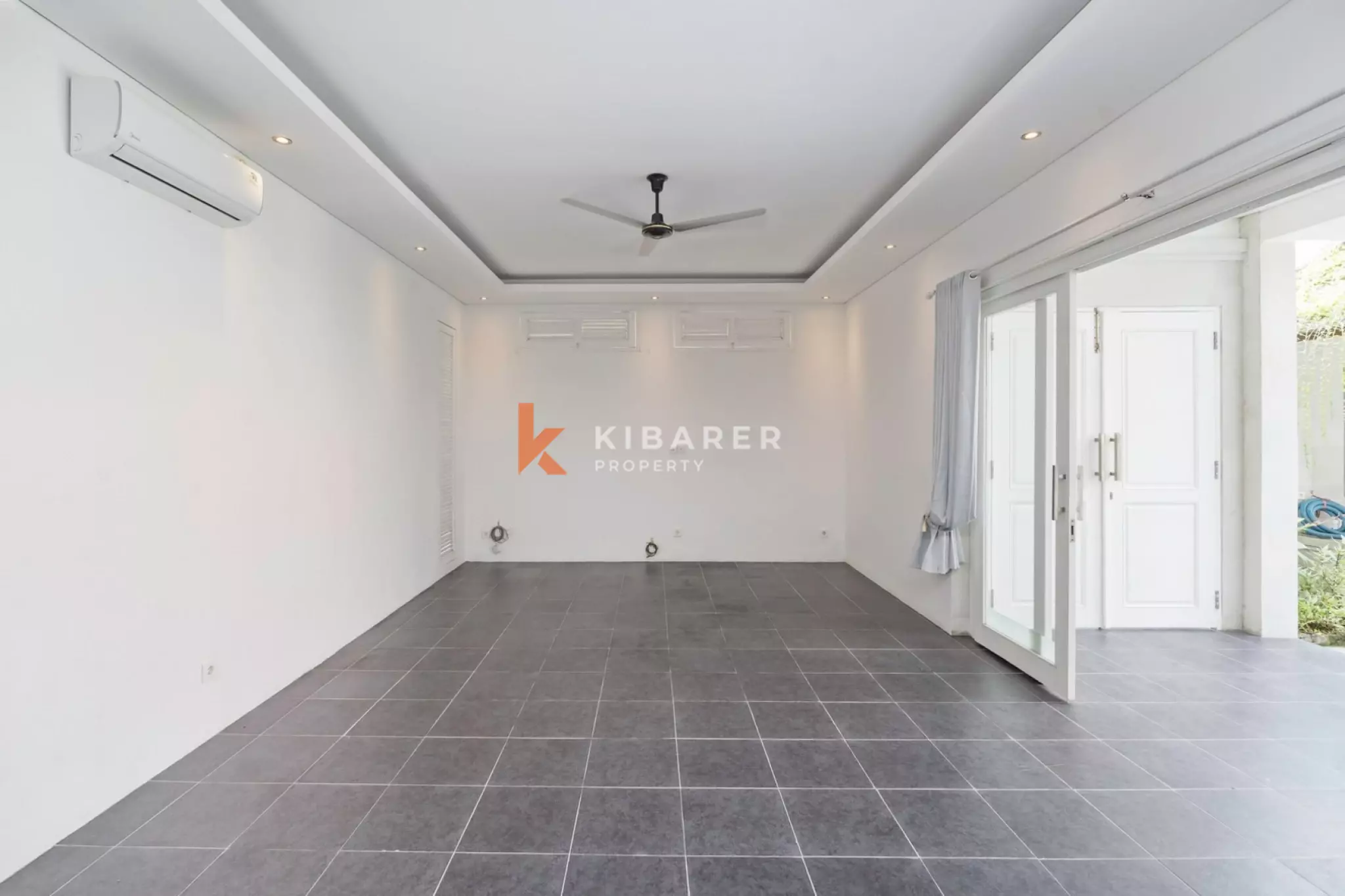 Villa Semi Furnished Tiga Kamar Tidur di Lokasi Strategis Legian–Seminyak