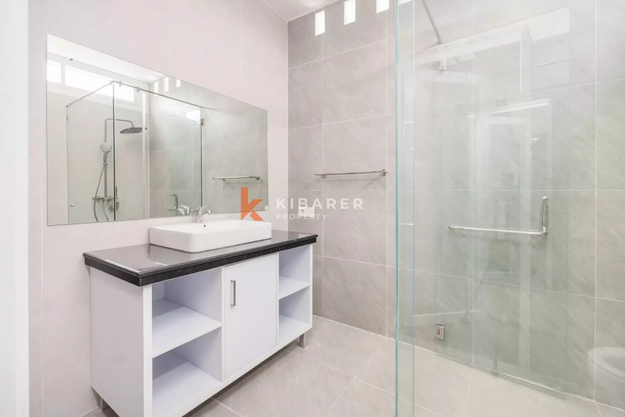 Villa Semi Furnished Tiga Kamar Tidur di Lokasi Strategis Legian–Seminyak