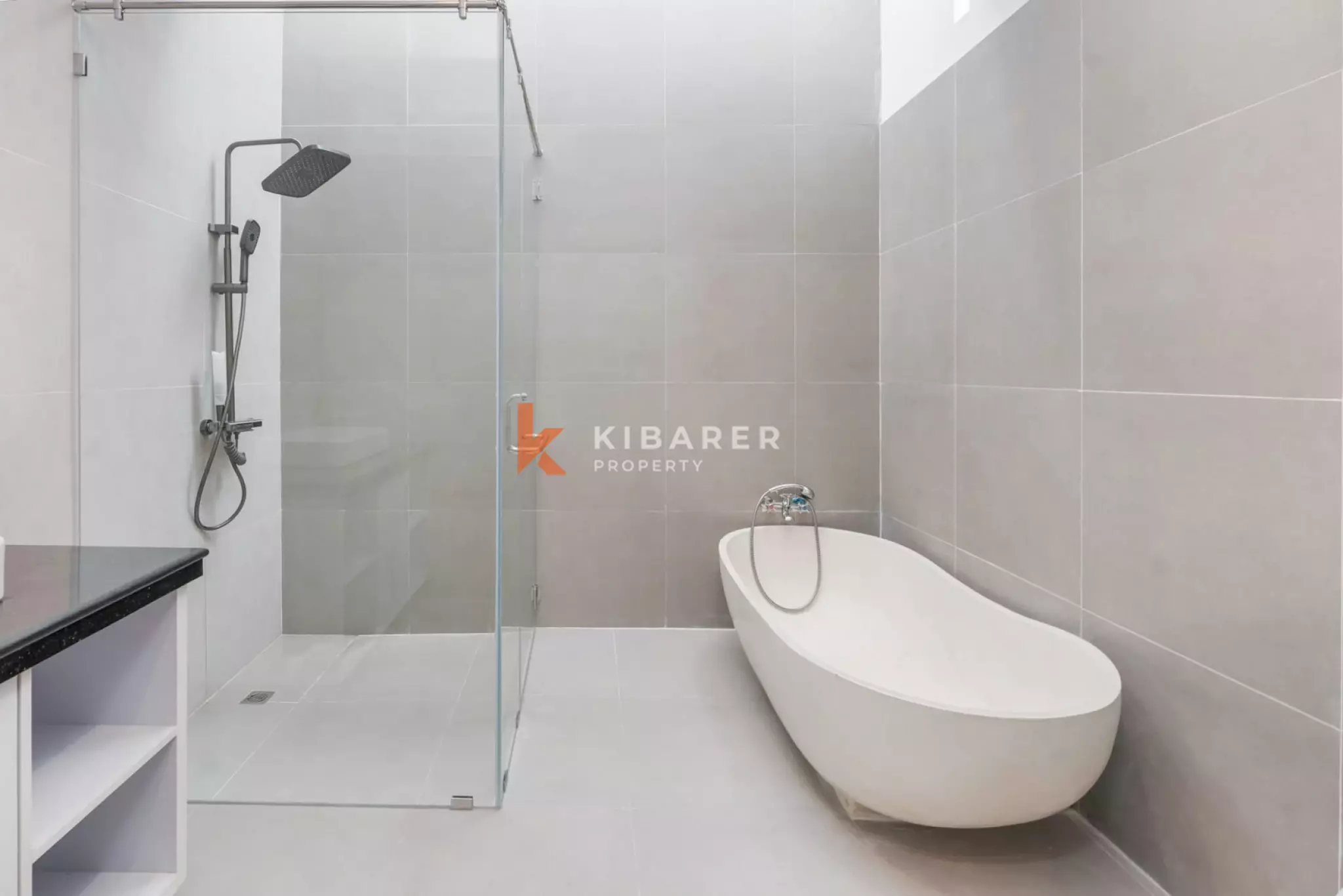 Villa Semi Furnished Tiga Kamar Tidur di Lokasi Strategis Legian–Seminyak