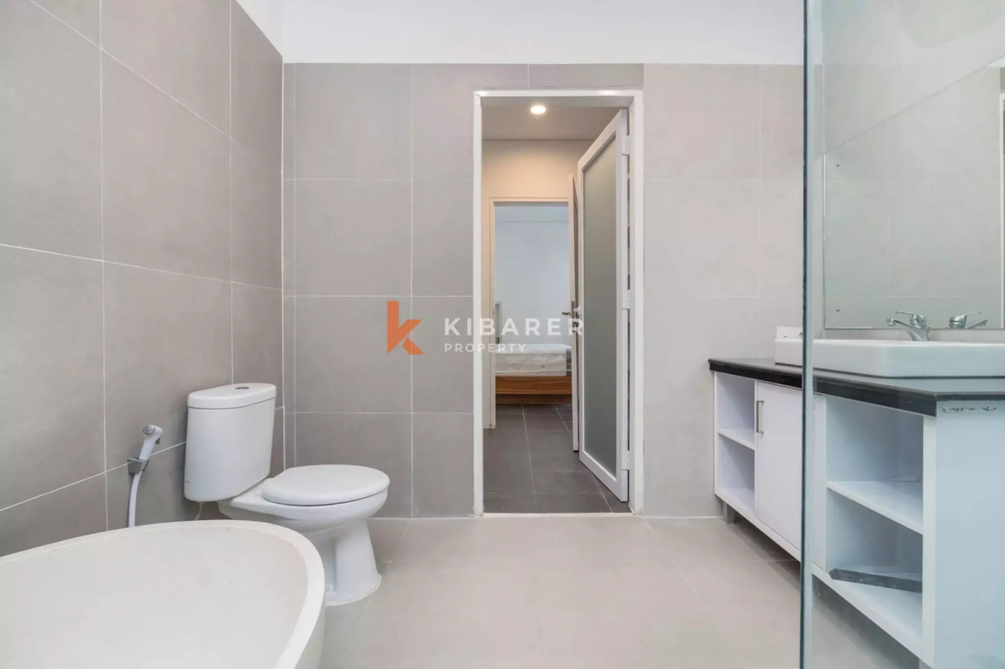 Villa Semi Furnished Tiga Kamar Tidur di Lokasi Strategis Legian–Seminyak