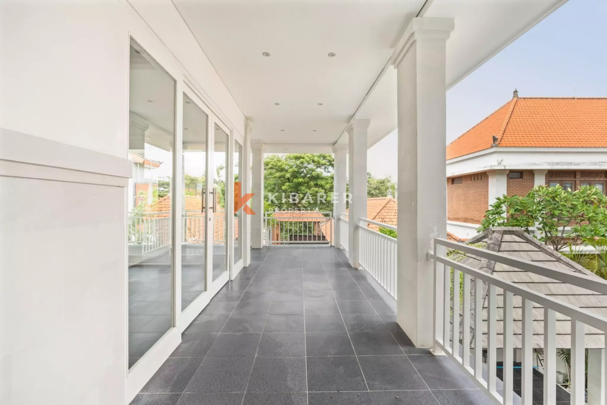 Villa Semi Furnished Tiga Kamar Tidur di Lokasi Strategis Legian–Seminyak