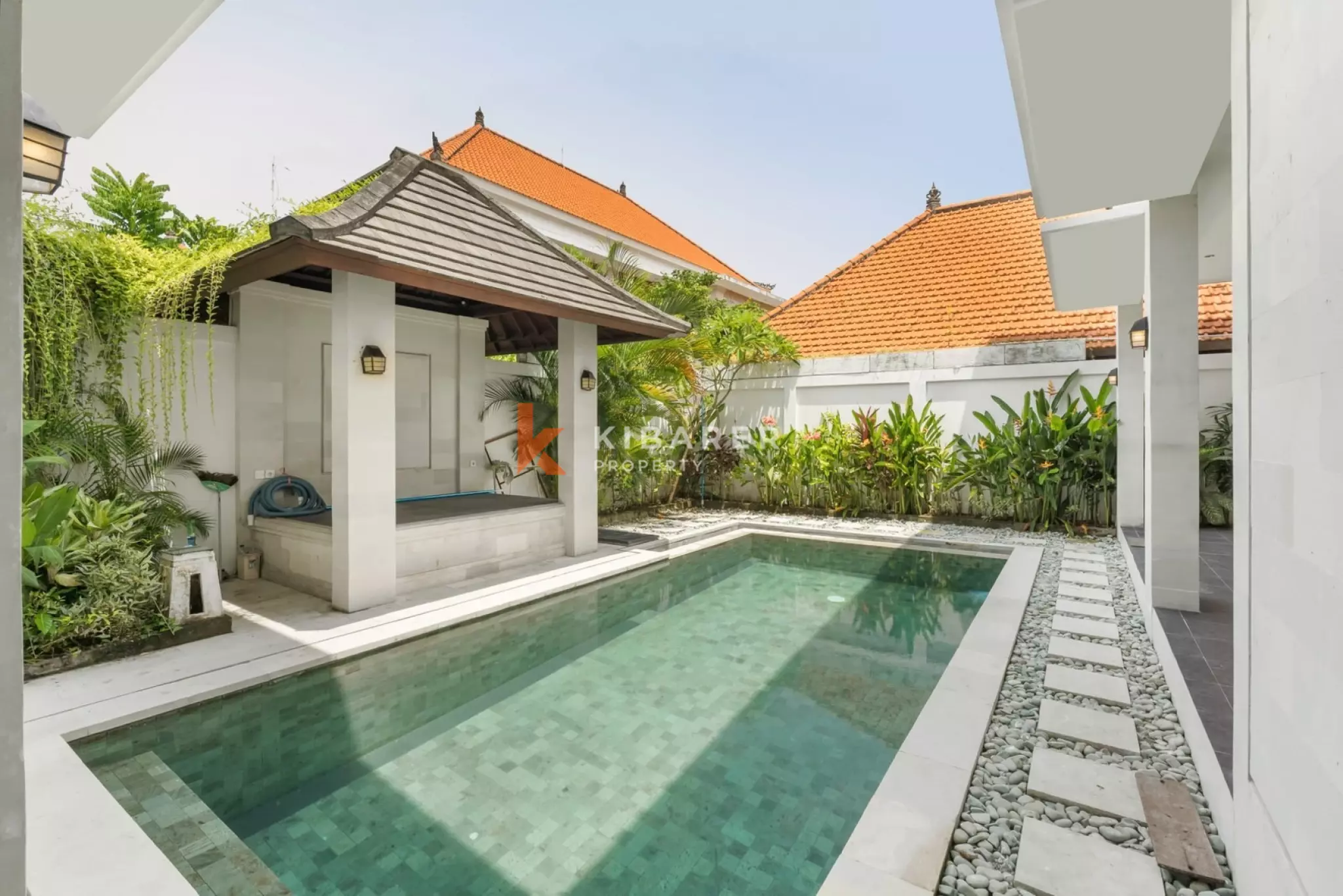 Villa Semi Furnished Tiga Kamar Tidur di Lokasi Strategis Legian–Seminyak