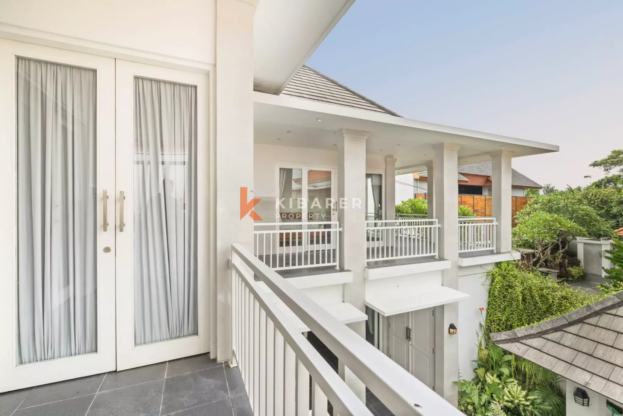 Villa Semi Furnished Tiga Kamar Tidur di Lokasi Strategis Legian–Seminyak