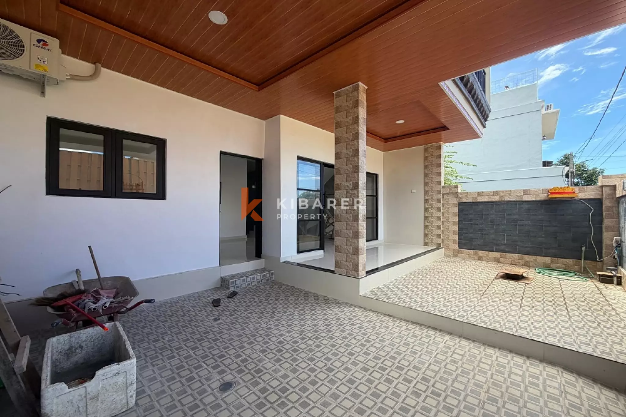 Rumah Balinesia Nyaman Tiga Kamar Tidur Tanpa Perabot di Sanur