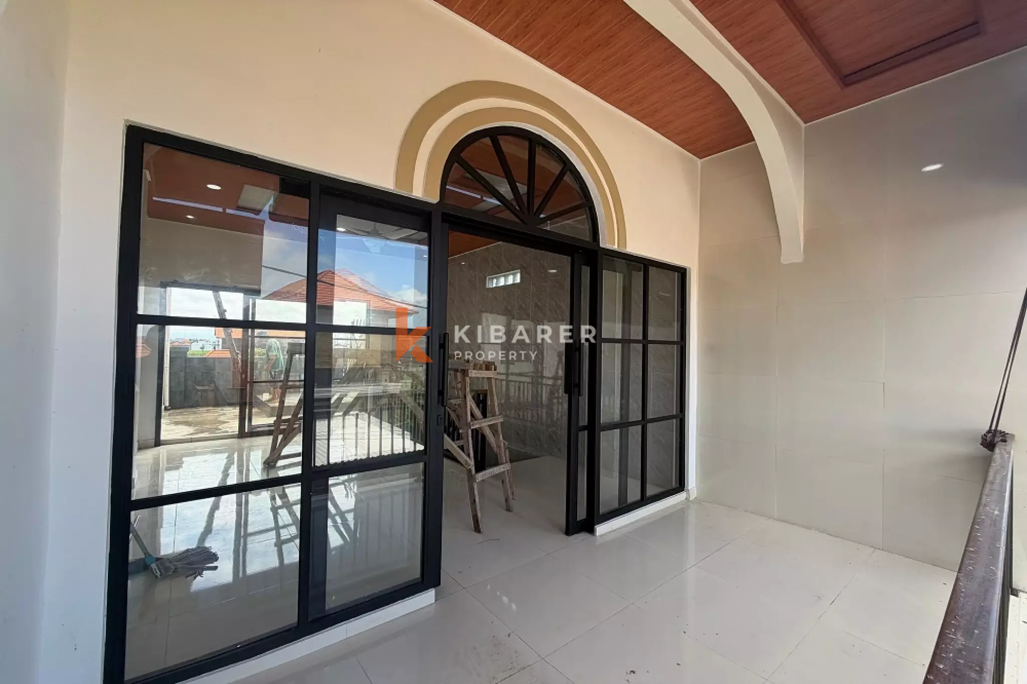 Rumah Balinesia Nyaman Tiga Kamar Tidur Tanpa Perabot di Sanur