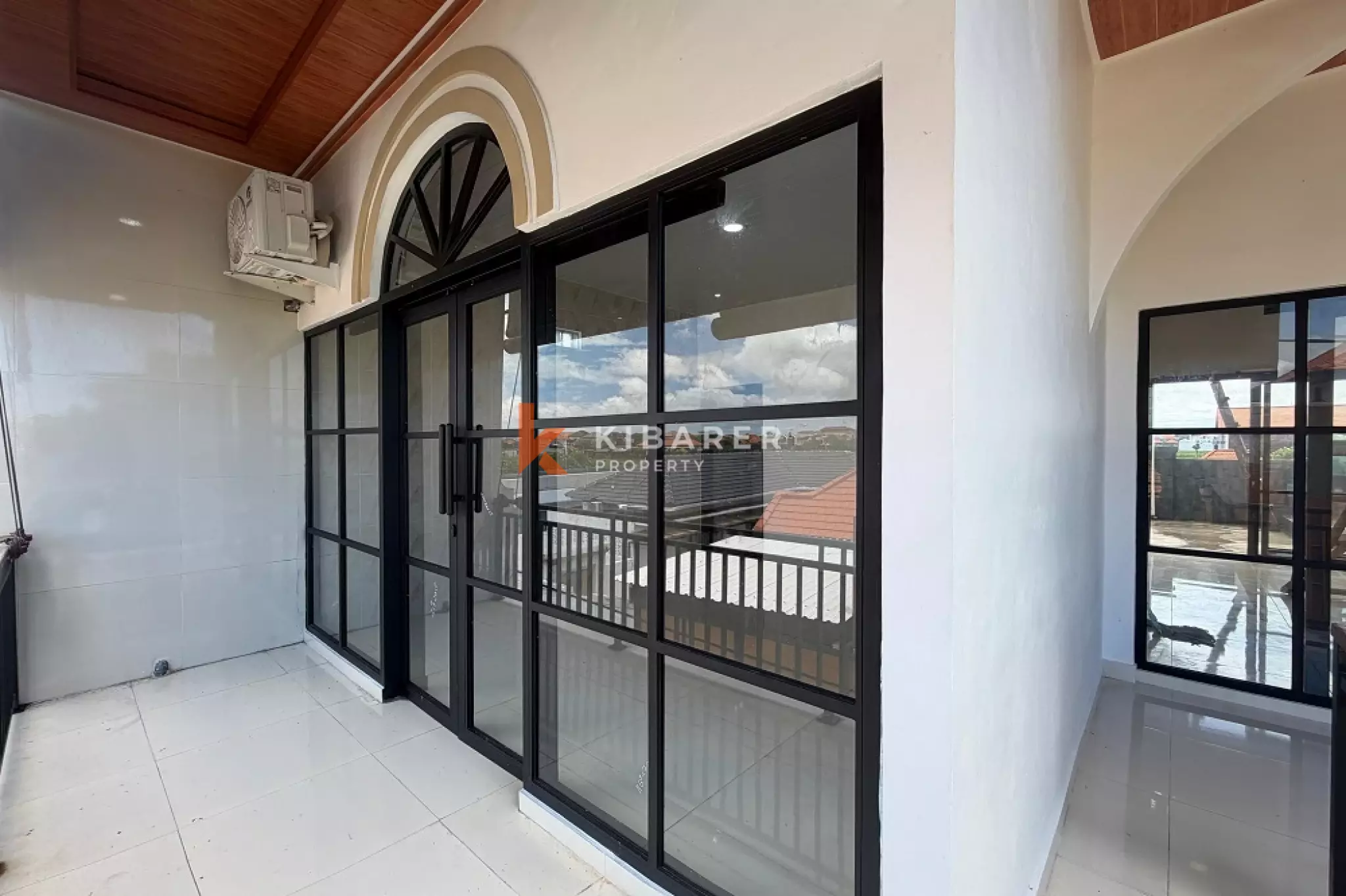 Rumah Balinesia Nyaman Tiga Kamar Tidur Tanpa Perabot di Sanur