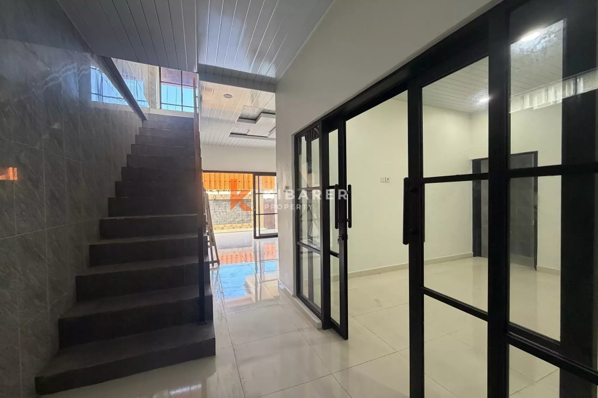 Rumah Balinesia Nyaman Tiga Kamar Tidur Tanpa Perabot di Sanur