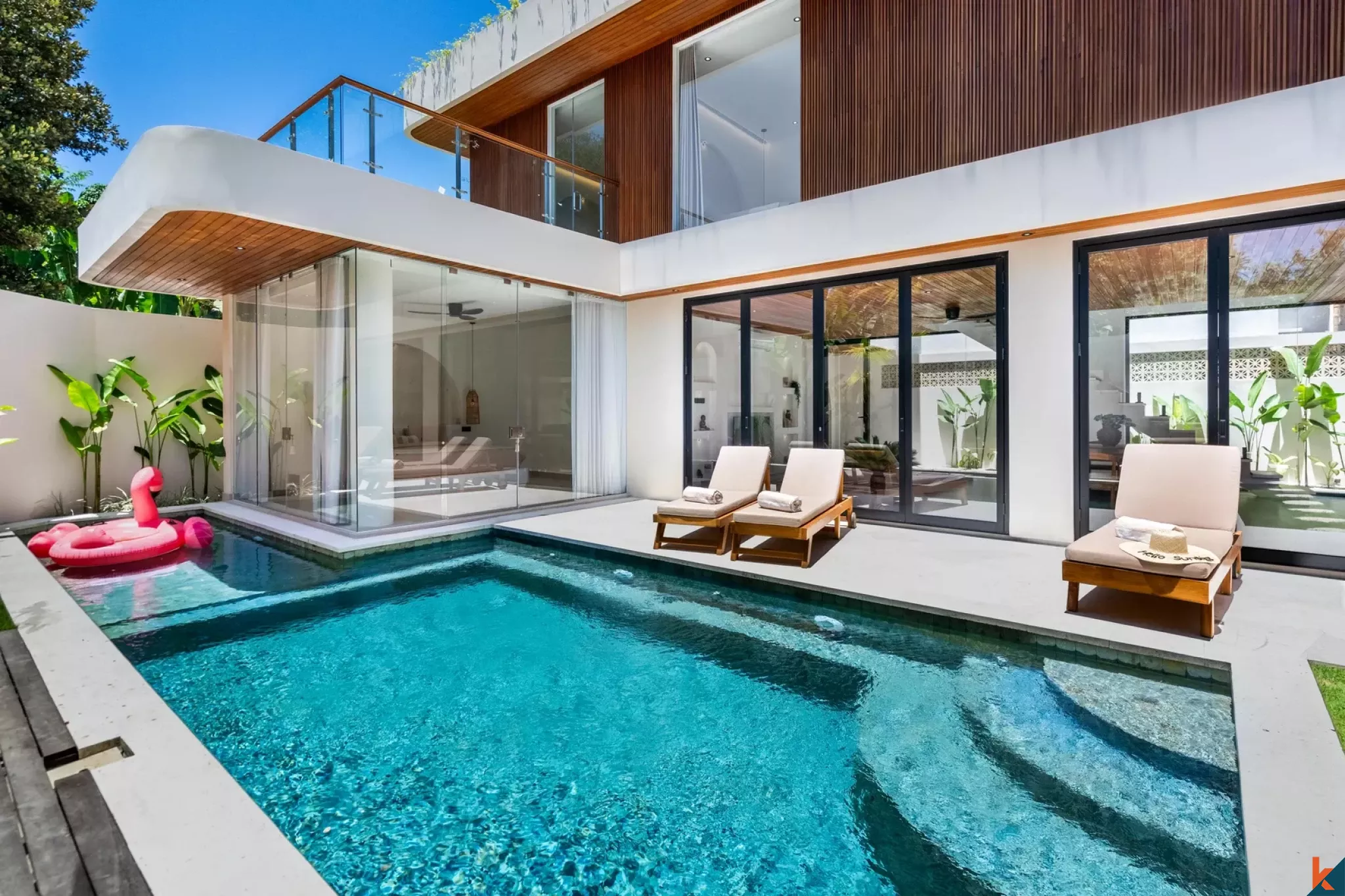 Élégante maison tropicale de quatre chambres à louer à Sanur