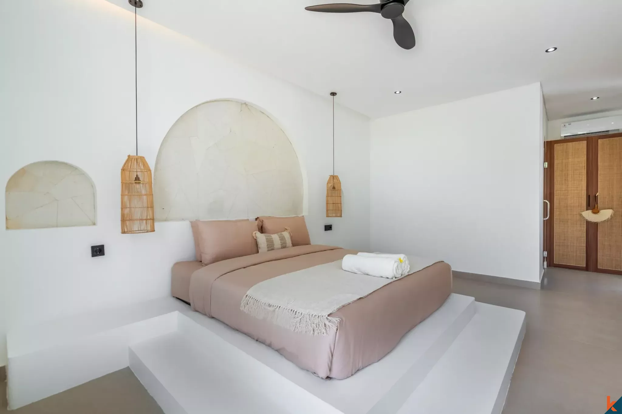 Élégante maison tropicale de quatre chambres à louer à Sanur