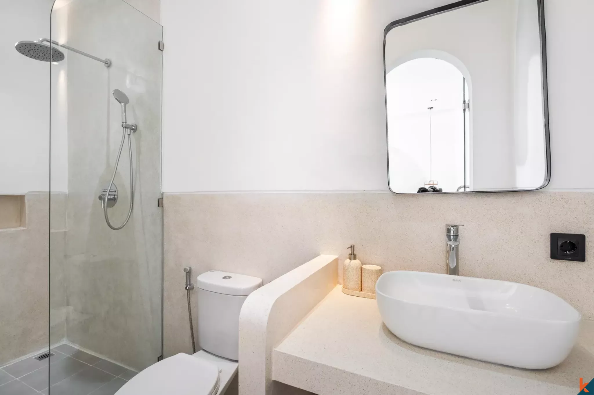 Élégante maison tropicale de quatre chambres à louer à Sanur