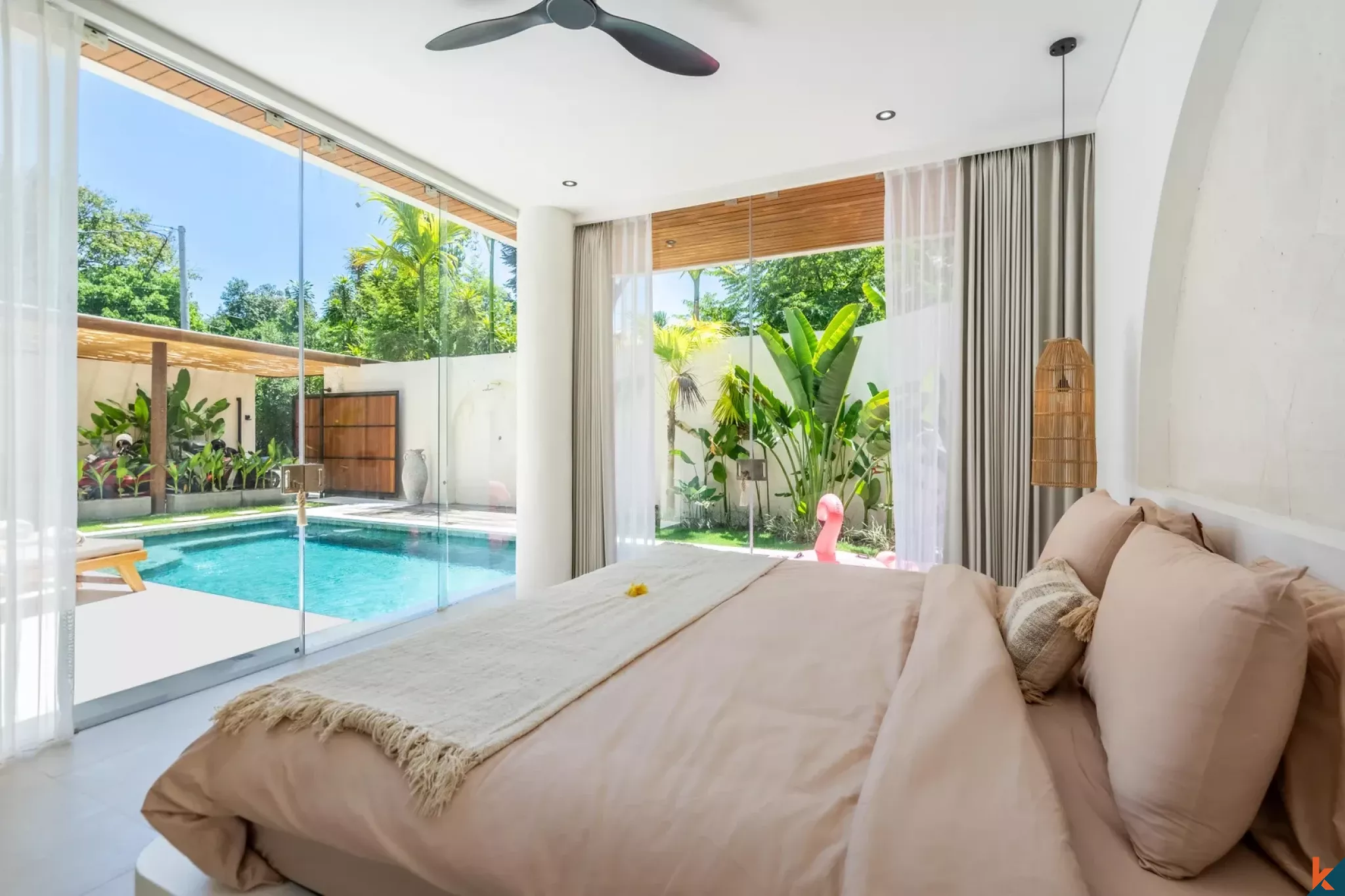 Élégante maison tropicale de quatre chambres à louer à Sanur