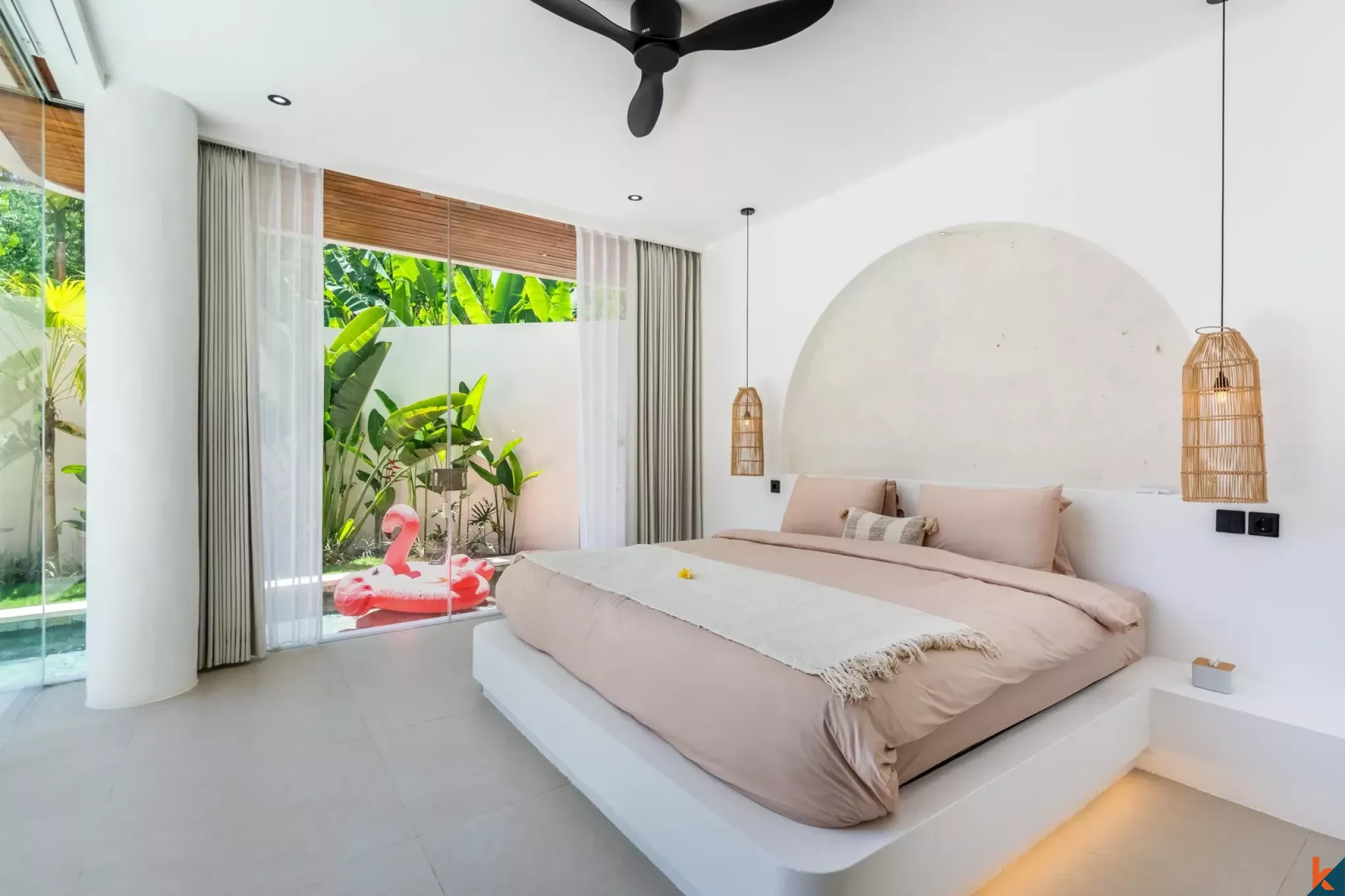 Élégante maison tropicale de quatre chambres à louer à Sanur