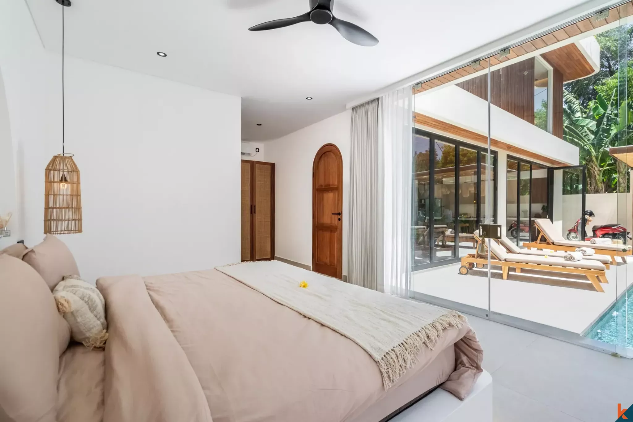 Élégante maison tropicale de quatre chambres à louer à Sanur