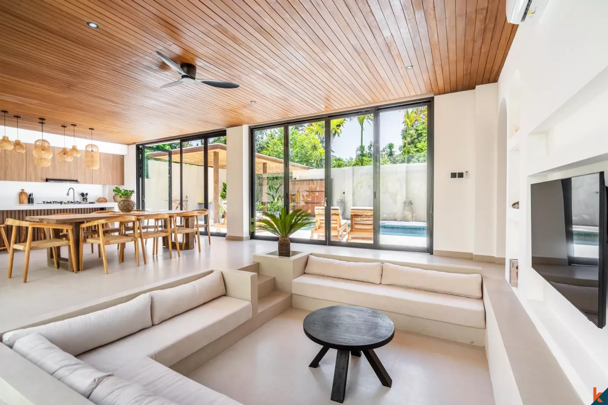 Élégante maison tropicale de quatre chambres à louer à Sanur