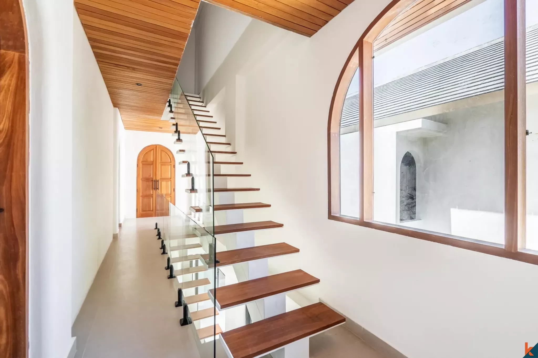 Élégante maison tropicale de quatre chambres à louer à Sanur