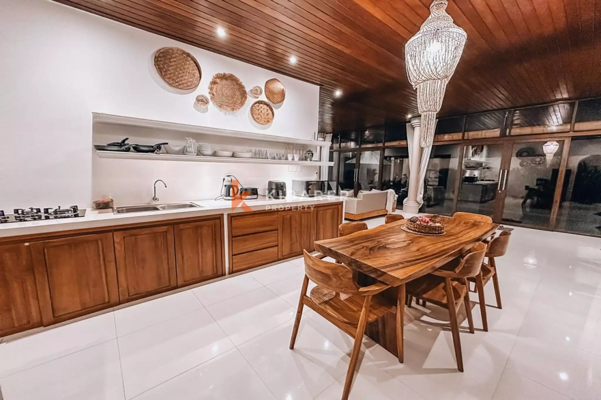 Elegant Fully Furnished Three-Bedrooms Villa Walking Distance to Seseh Beach