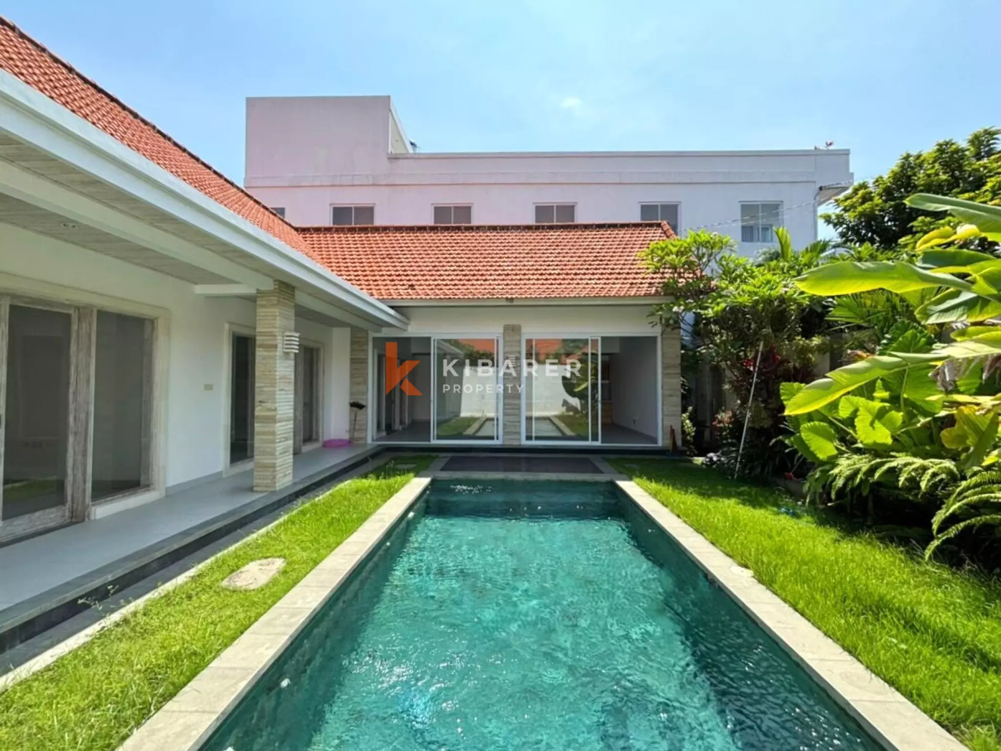 Villa Taman Tiga Kamar Tidur yang Tenang dengan Ruang Tamu Semi Furnished di Canggu