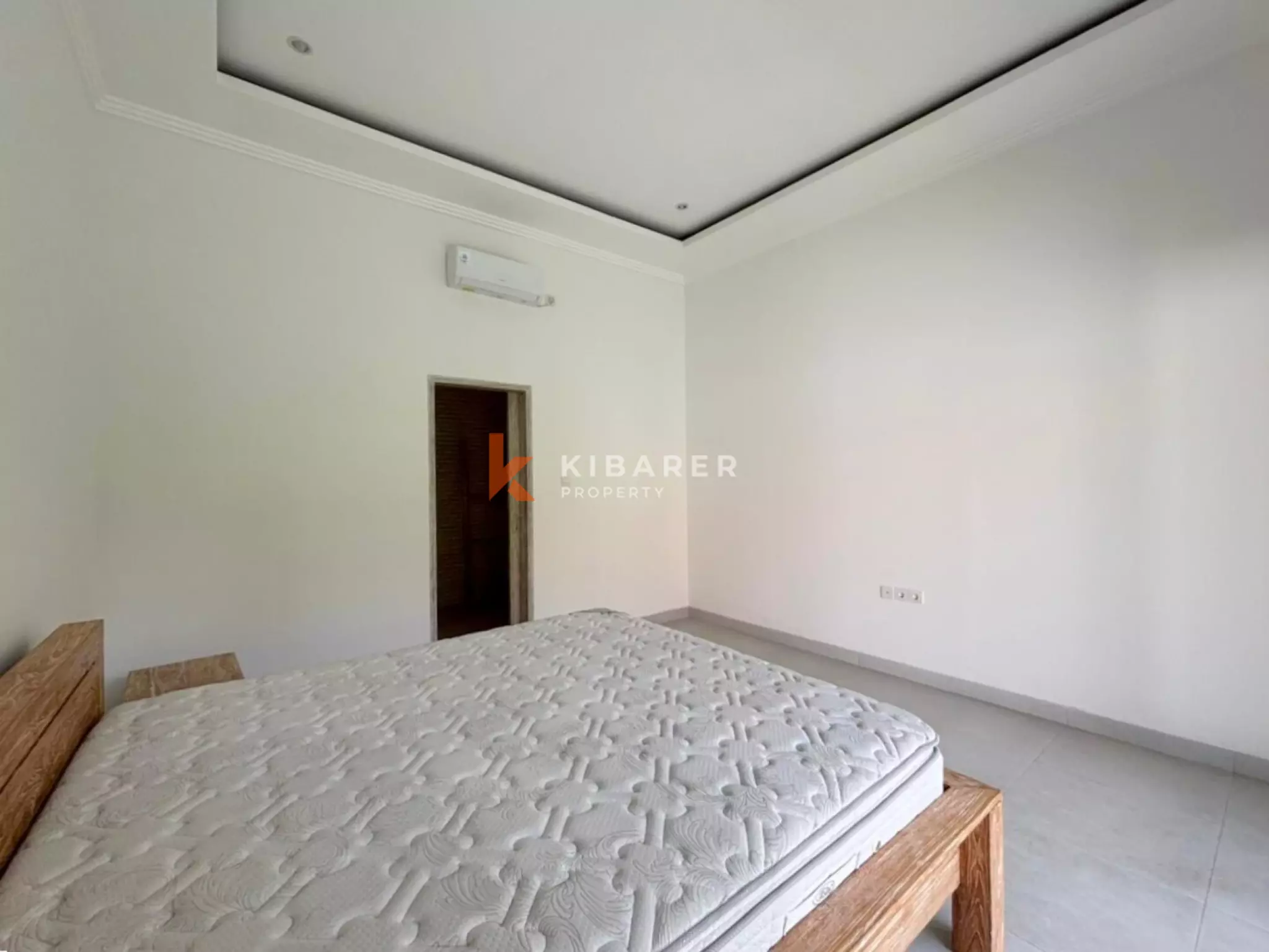 Villa Taman Tiga Kamar Tidur yang Tenang dengan Ruang Tamu Semi Furnished di Canggu