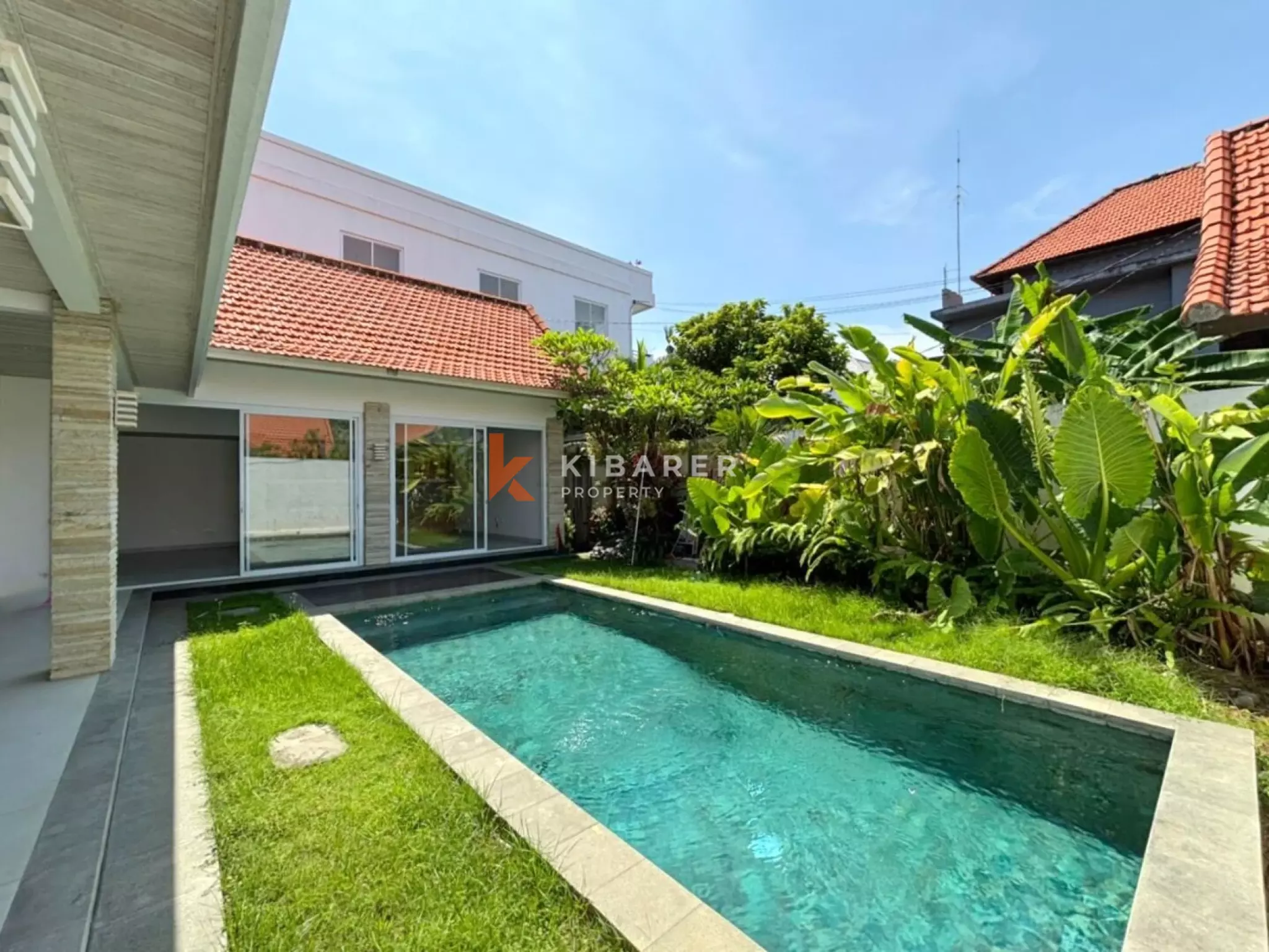 Villa Taman Tiga Kamar Tidur yang Tenang dengan Ruang Tamu Semi Furnished di Canggu
