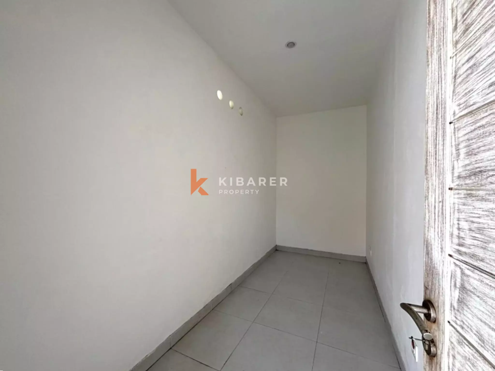 Villa Taman Tiga Kamar Tidur yang Tenang dengan Ruang Tamu Semi Furnished di Canggu