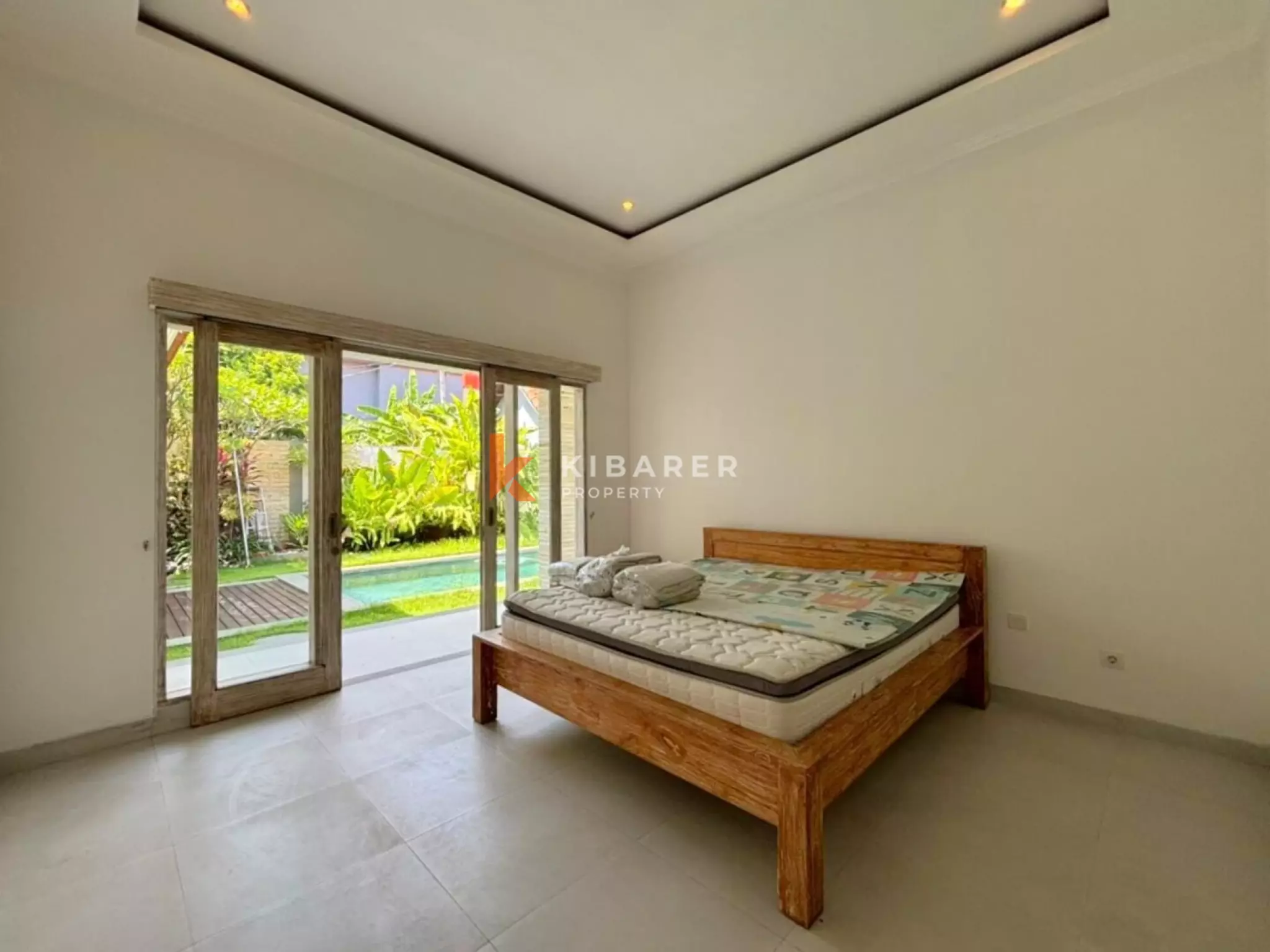 Villa Taman Tiga Kamar Tidur yang Tenang dengan Ruang Tamu Semi Furnished di Canggu