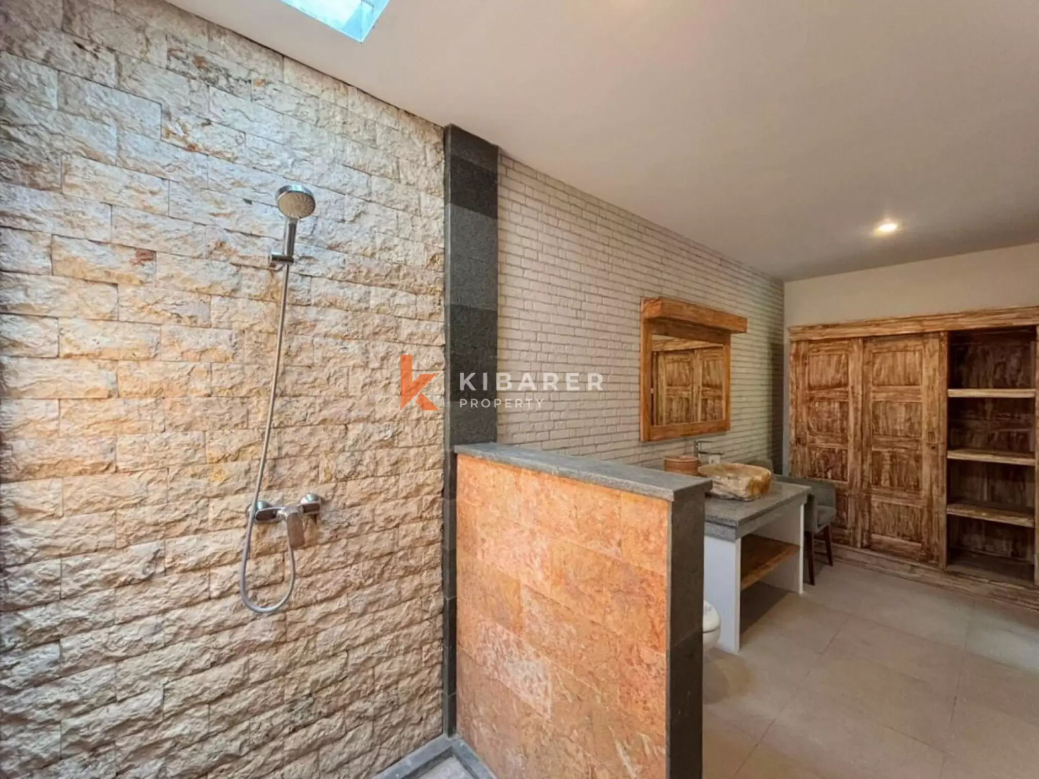 Villa Taman Tiga Kamar Tidur yang Tenang dengan Ruang Tamu Semi Furnished di Canggu