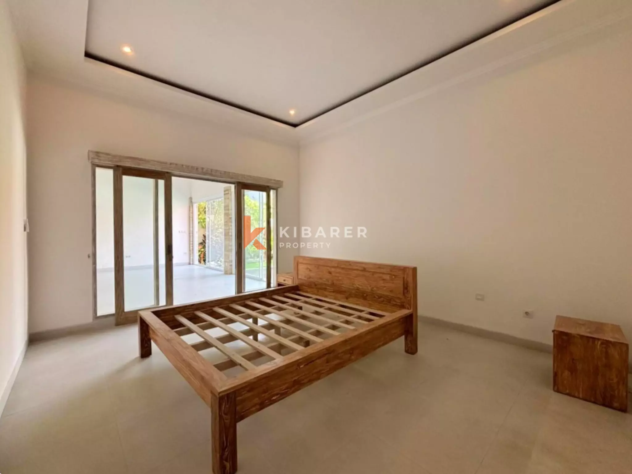 Villa Taman Tiga Kamar Tidur yang Tenang dengan Ruang Tamu Semi Furnished di Canggu