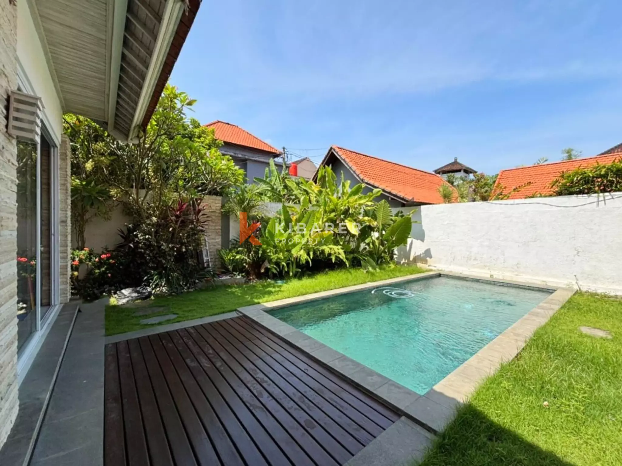 Villa Taman Tiga Kamar Tidur yang Tenang dengan Ruang Tamu Semi Furnished di Canggu