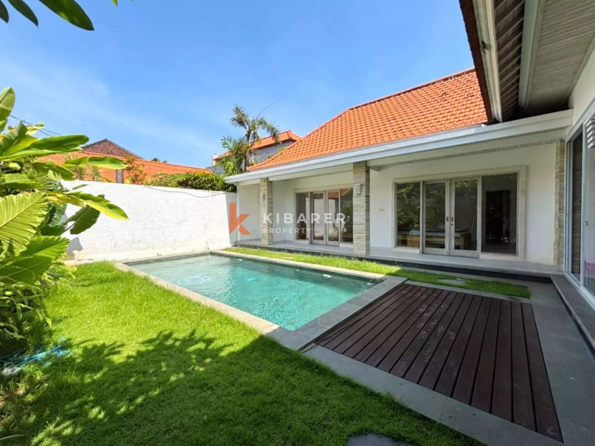 Villa Taman Tiga Kamar Tidur yang Tenang dengan Ruang Tamu Semi Furnished di Canggu