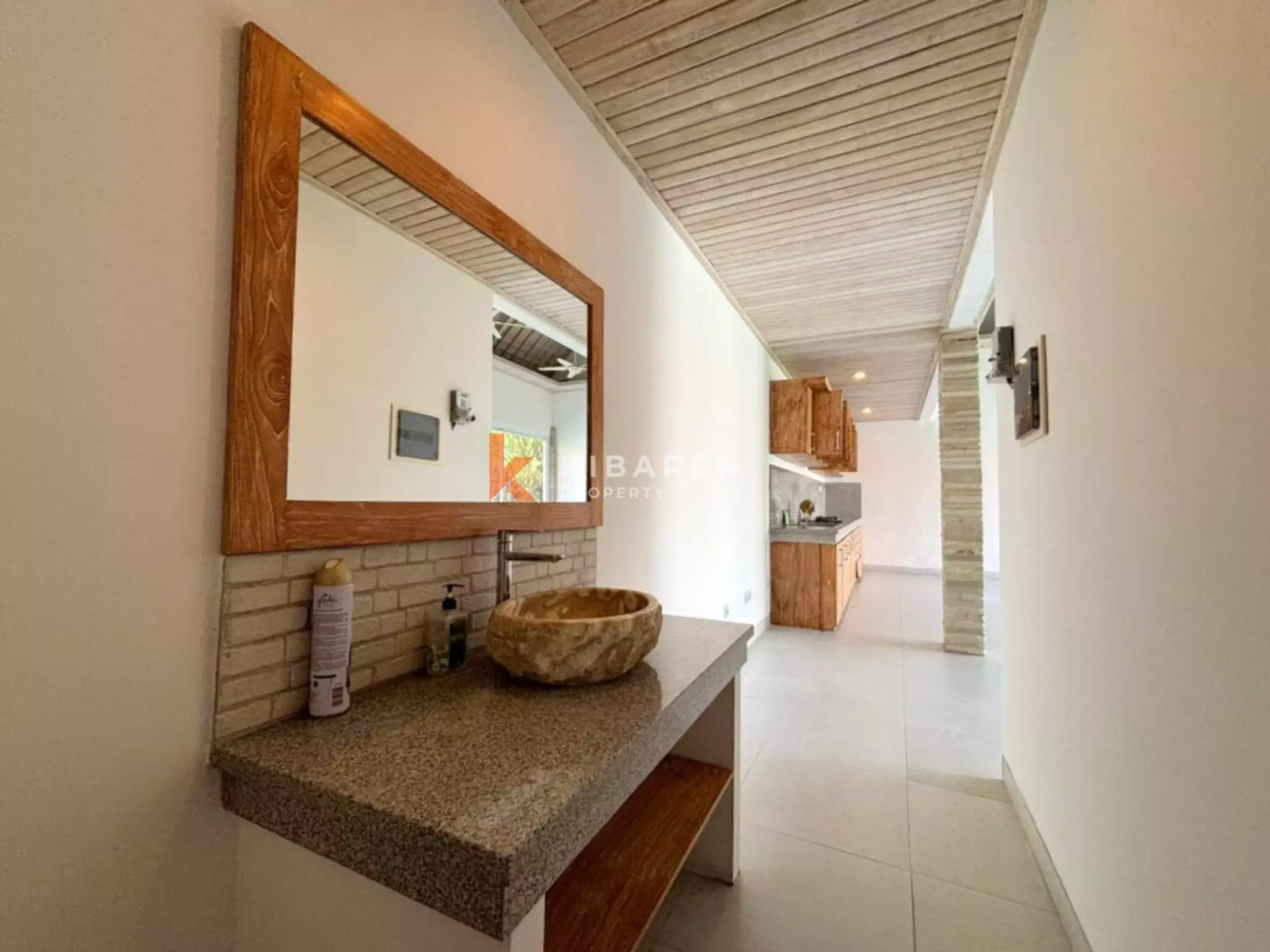 Villa Taman Tiga Kamar Tidur yang Tenang dengan Ruang Tamu Semi Furnished di Canggu