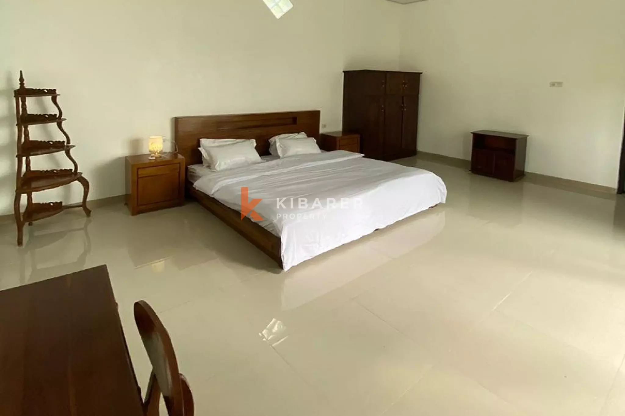 Vila Dua Kamar Tidur dengan Ruang Tamu Terbuka dan Perabot Lengkap di Tanah Lot Tabanan