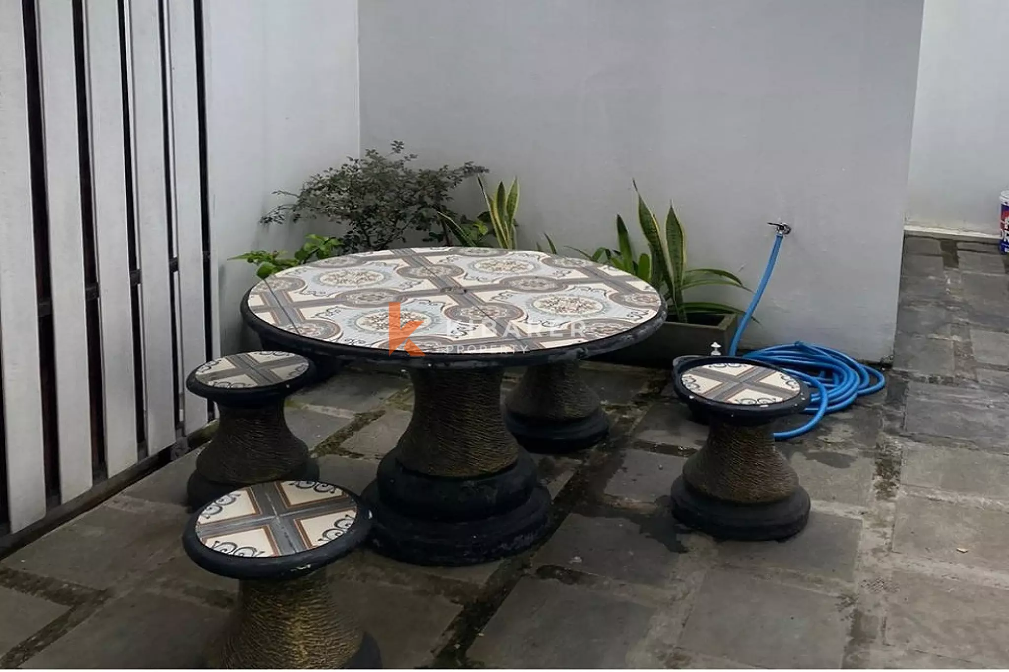 Vila Dua Kamar Tidur dengan Ruang Tamu Terbuka dan Perabot Lengkap di Tanah Lot Tabanan