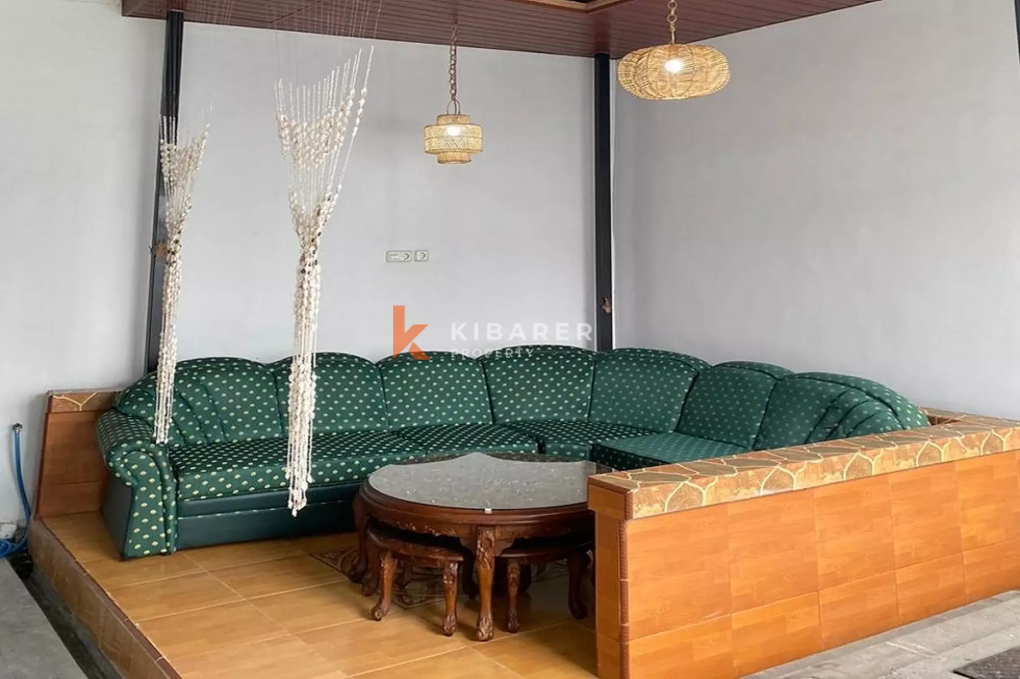 Vila Dua Kamar Tidur dengan Ruang Tamu Terbuka dan Perabot Lengkap di Tanah Lot Tabanan