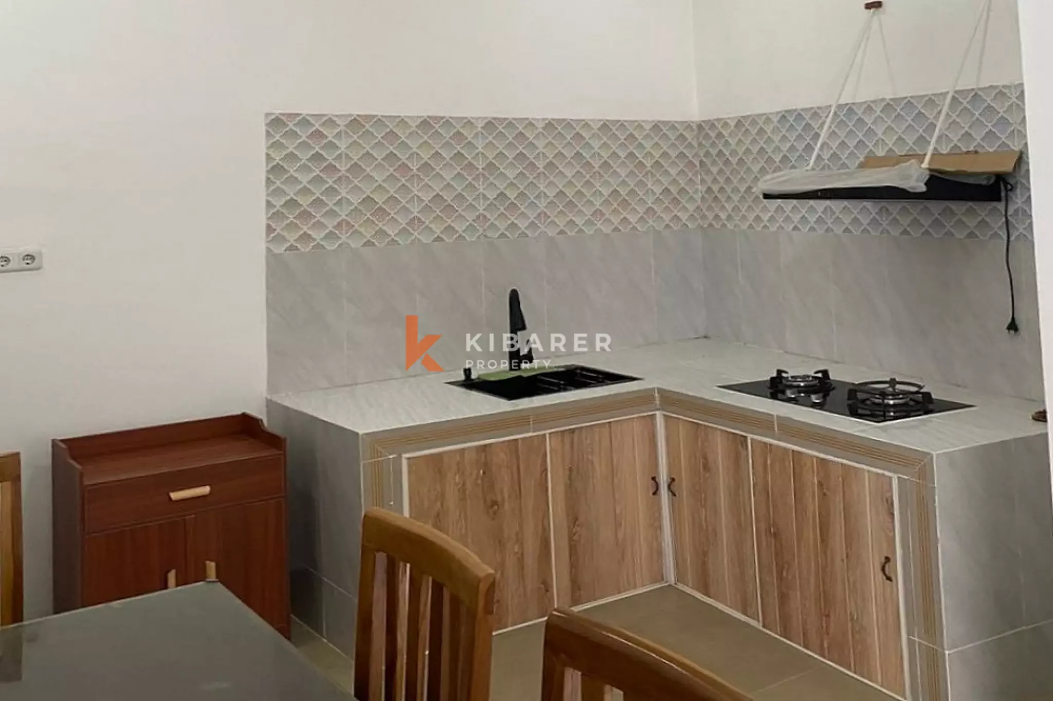 Vila Dua Kamar Tidur dengan Ruang Tamu Terbuka dan Perabot Lengkap di Tanah Lot Tabanan