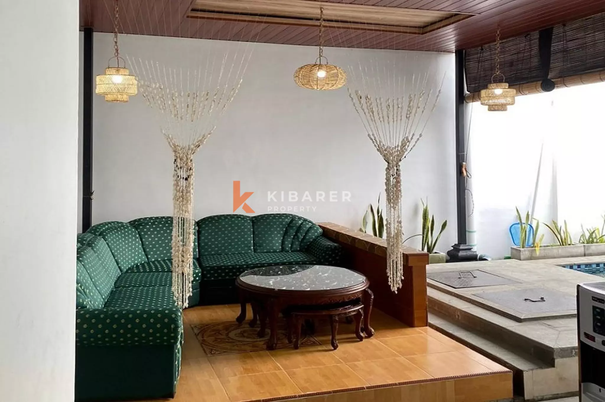 Vila Dua Kamar Tidur dengan Ruang Tamu Terbuka dan Perabot Lengkap di Tanah Lot Tabanan