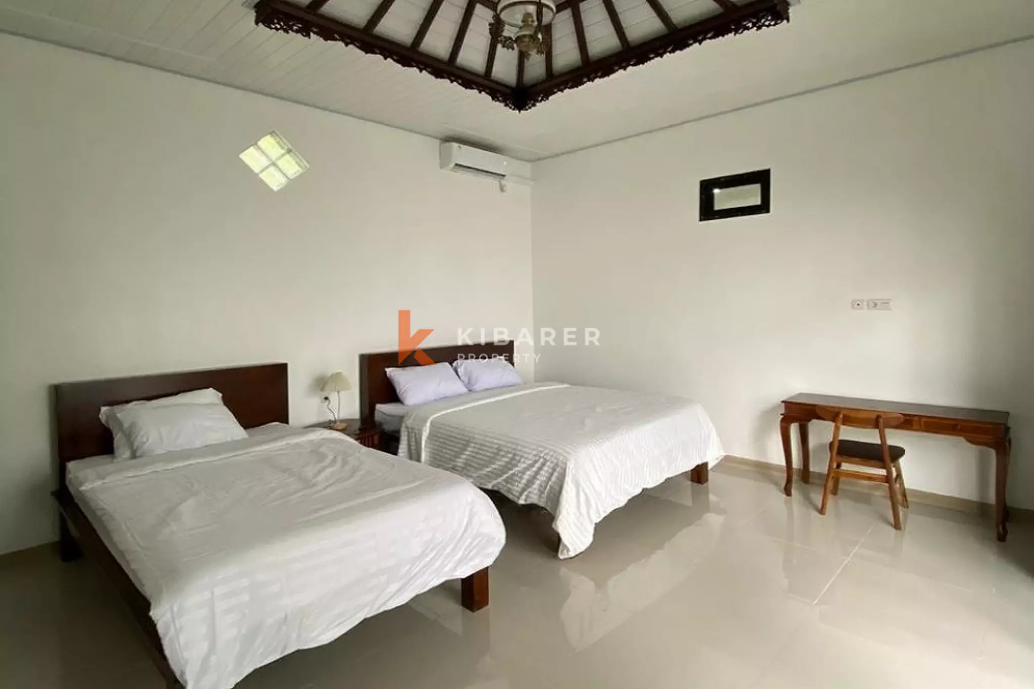 Vila Dua Kamar Tidur dengan Ruang Tamu Terbuka dan Perabot Lengkap di Tanah Lot Tabanan