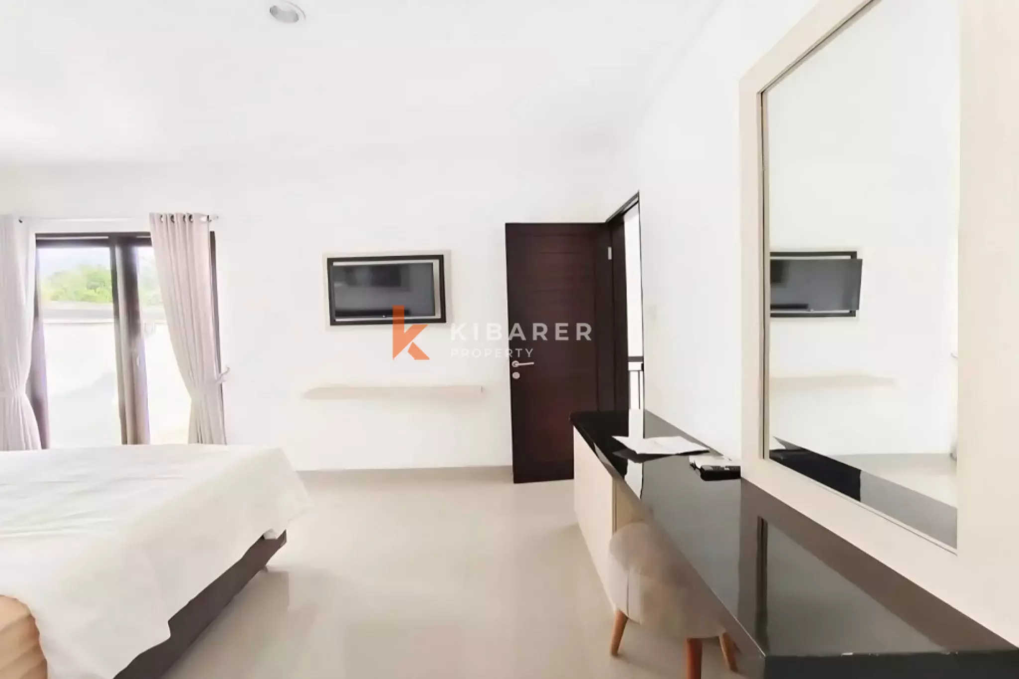 Comfortable Full Facilities Three-Bedrooms Villa in Umalas