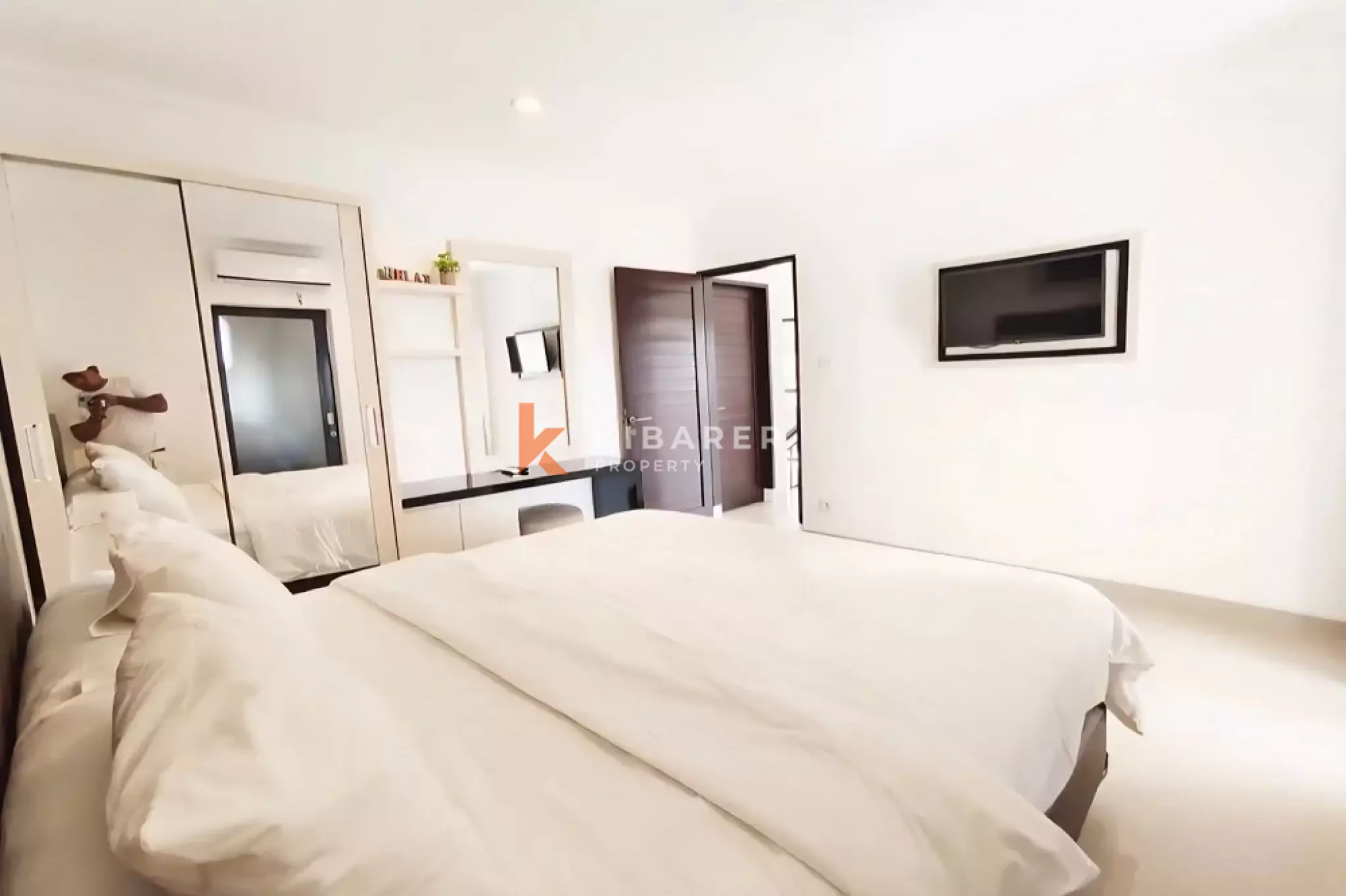 Comfortable Full Facilities Three-Bedrooms Villa in Umalas