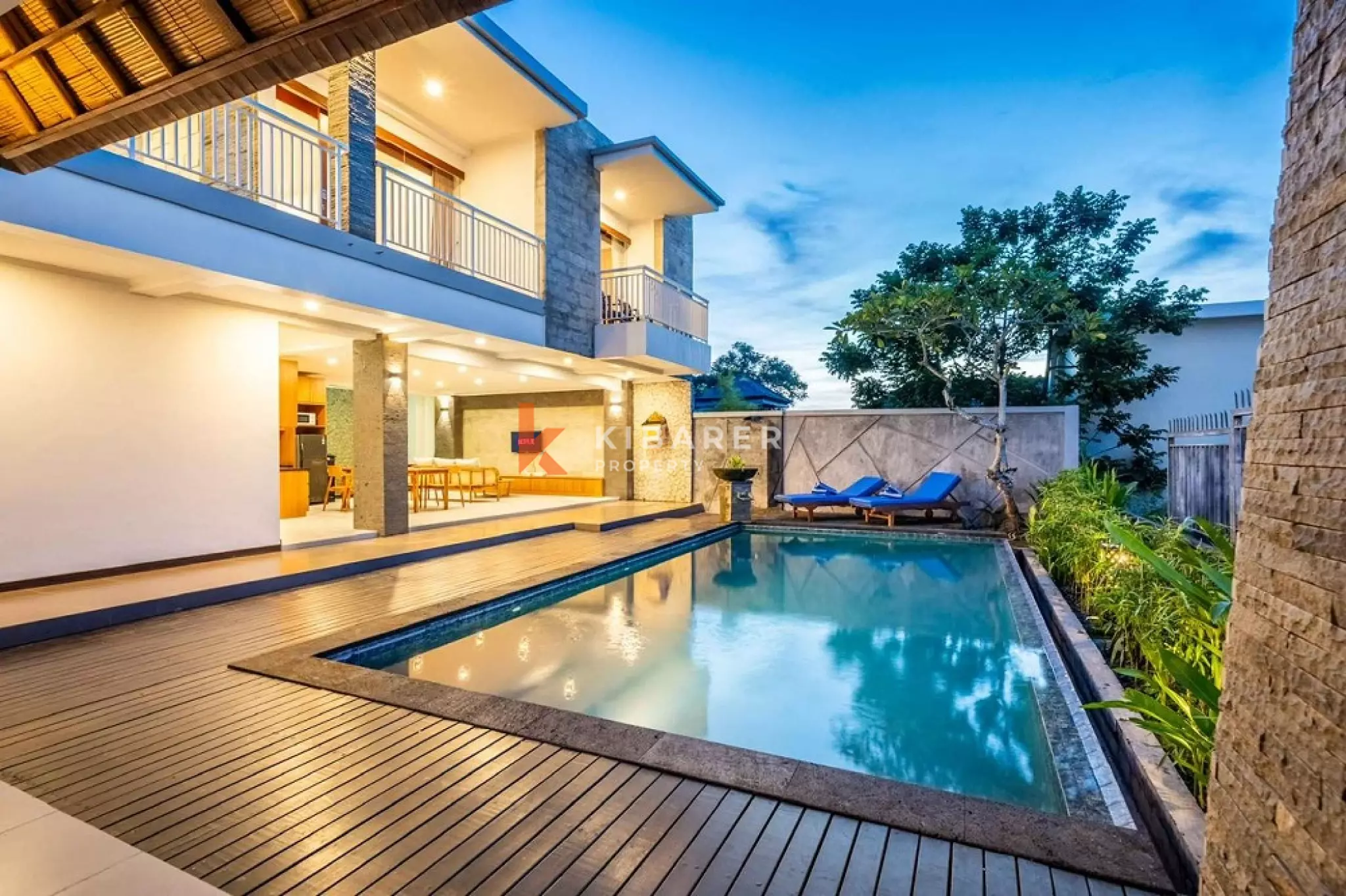 Vila Luas dengan Empat Kamar Tidur dan Pemandangan Laut di Ungasan