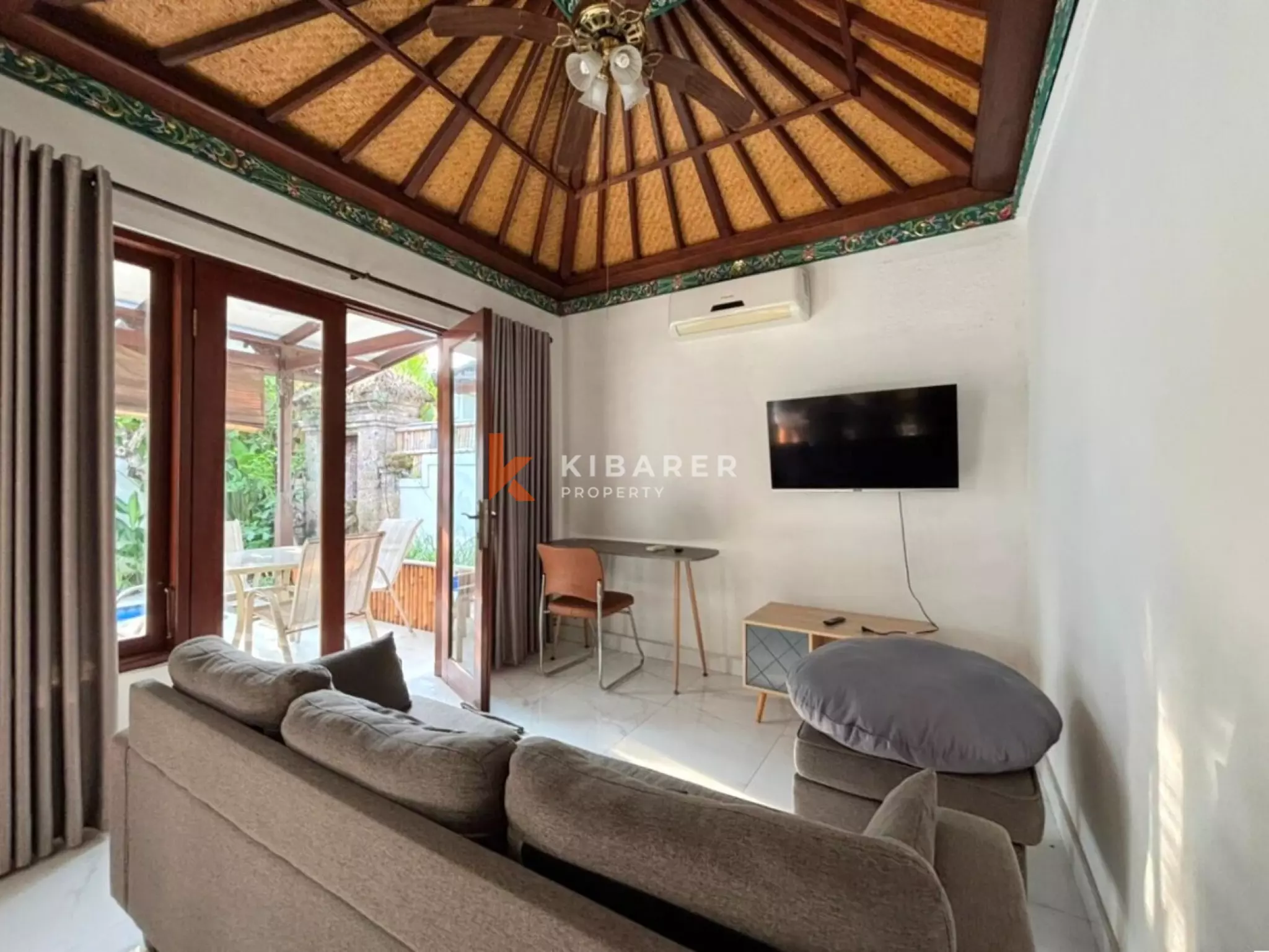 Vila Bergaya Bali Butik dengan Satu Kamar Tidur dan Kolam Renang Pribadi di Umalas