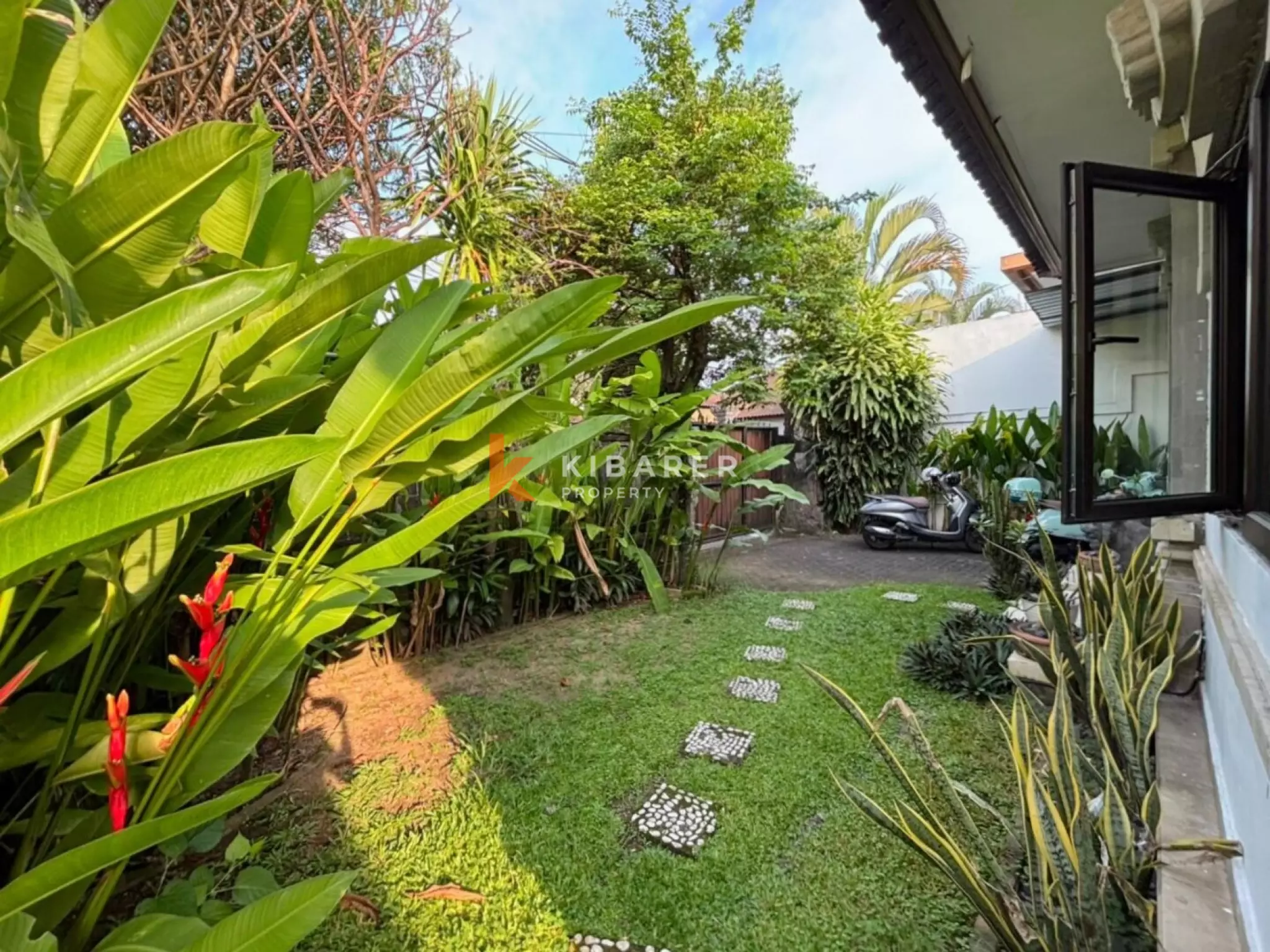 Vila Bergaya Bali Butik dengan Satu Kamar Tidur dan Kolam Renang Pribadi di Umalas