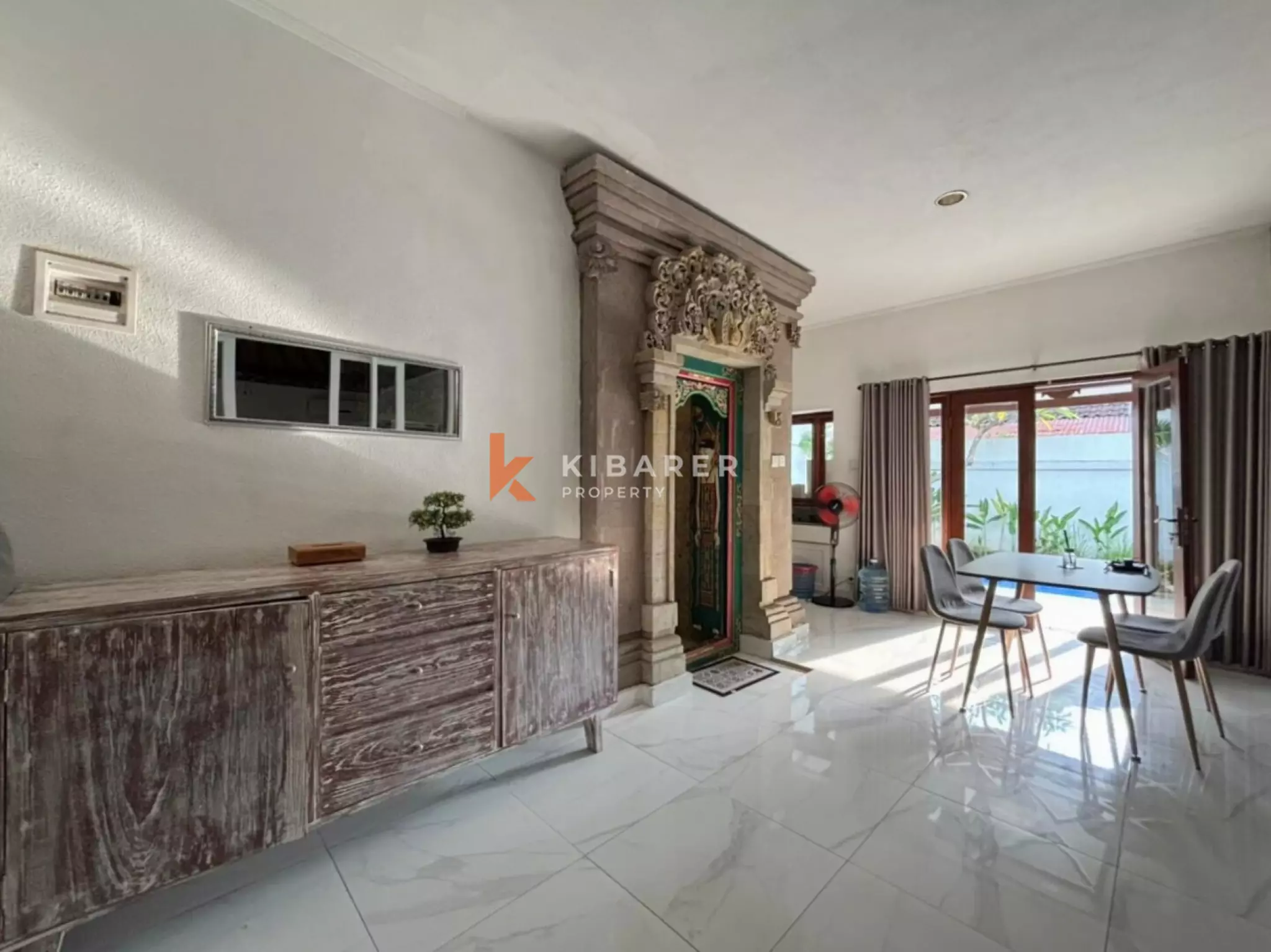 Vila Bergaya Bali Butik dengan Satu Kamar Tidur dan Kolam Renang Pribadi di Umalas